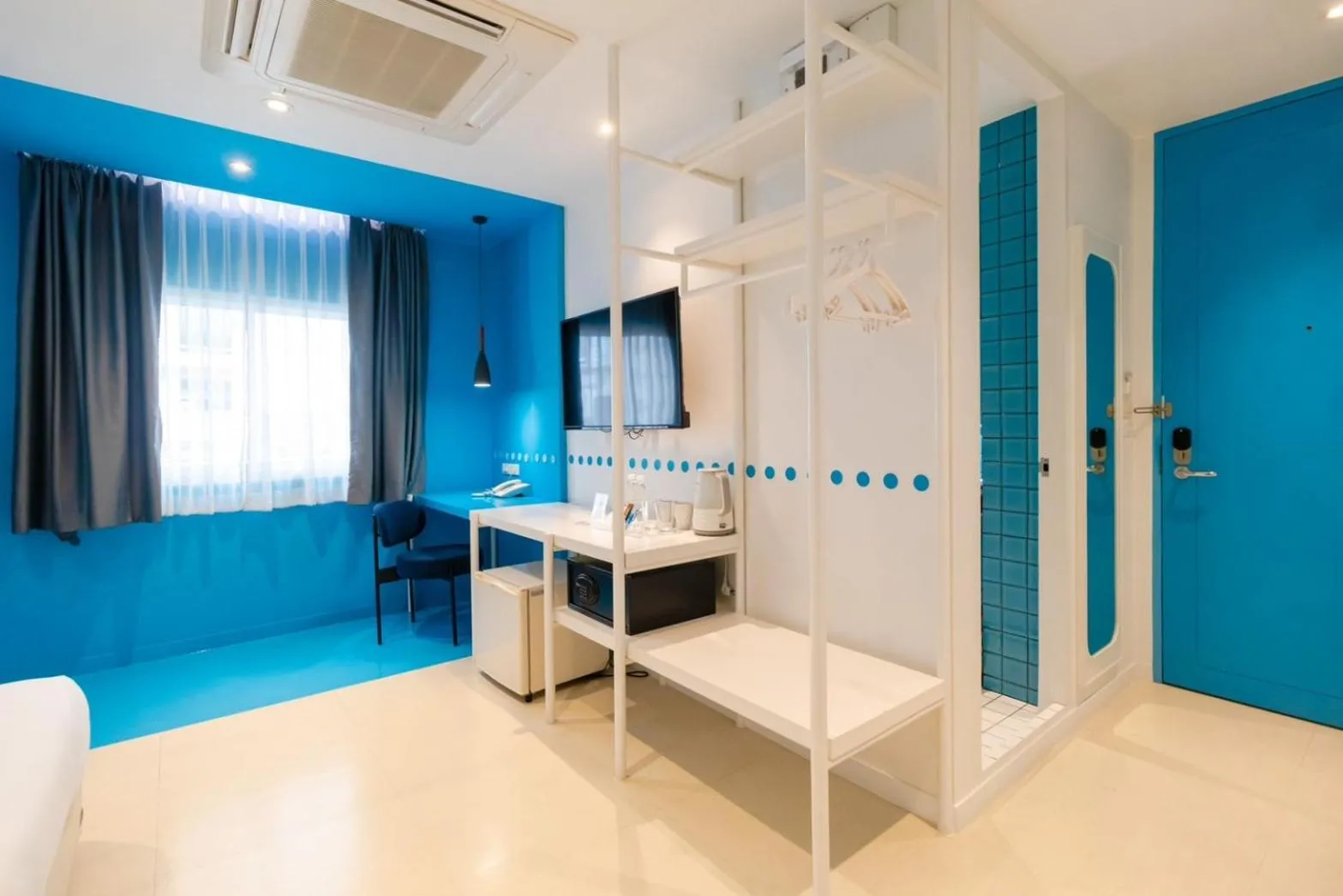 Photo of the whole room in Budacco The Living Place