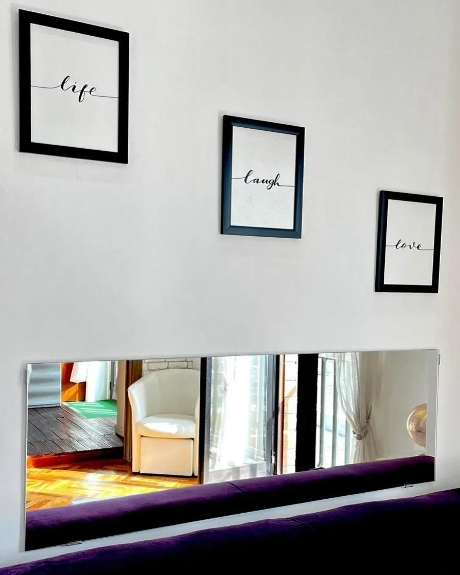 Decorative detail in Covo Degli Angioini