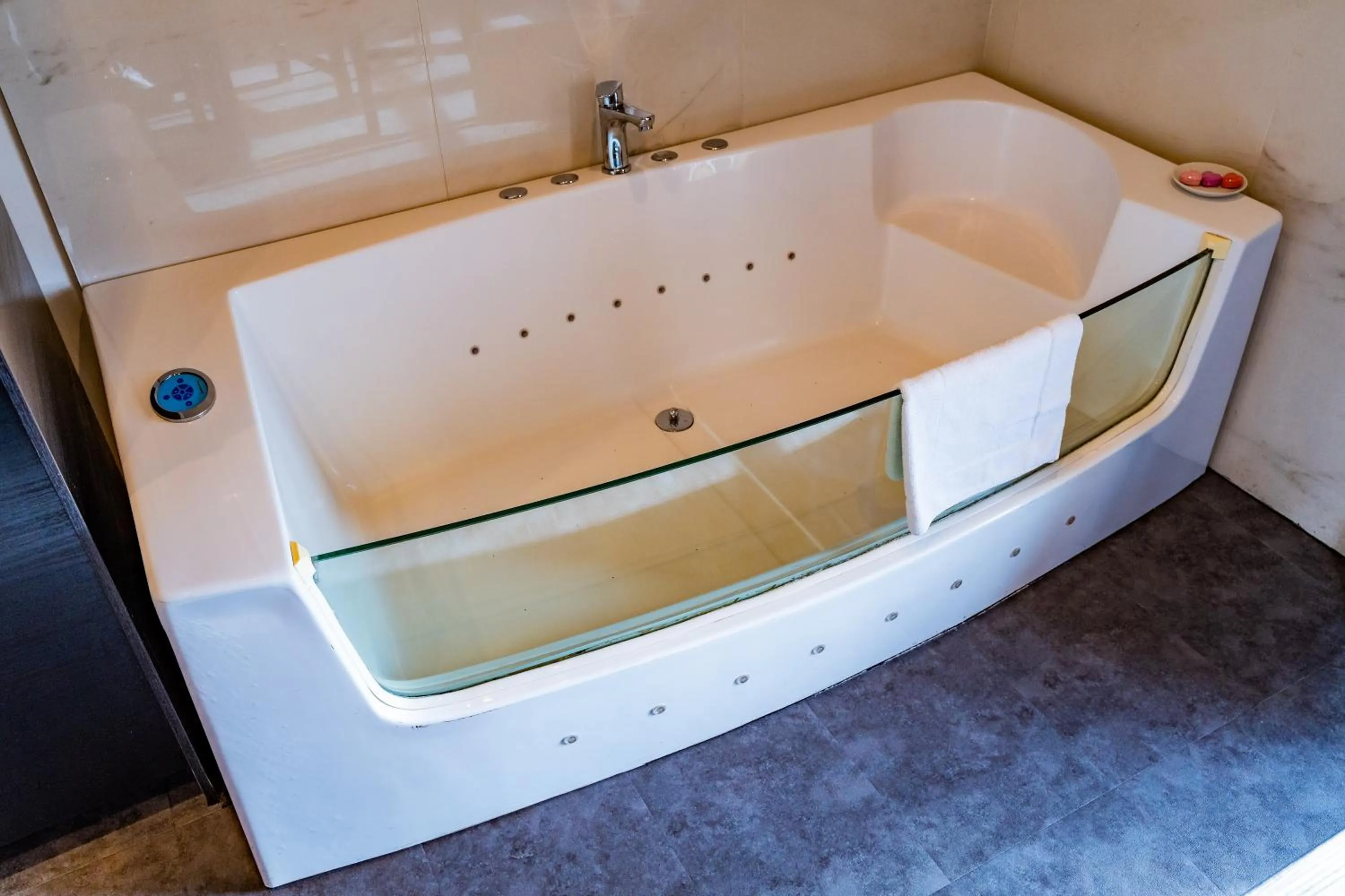 Bath in Covo Degli Angioini