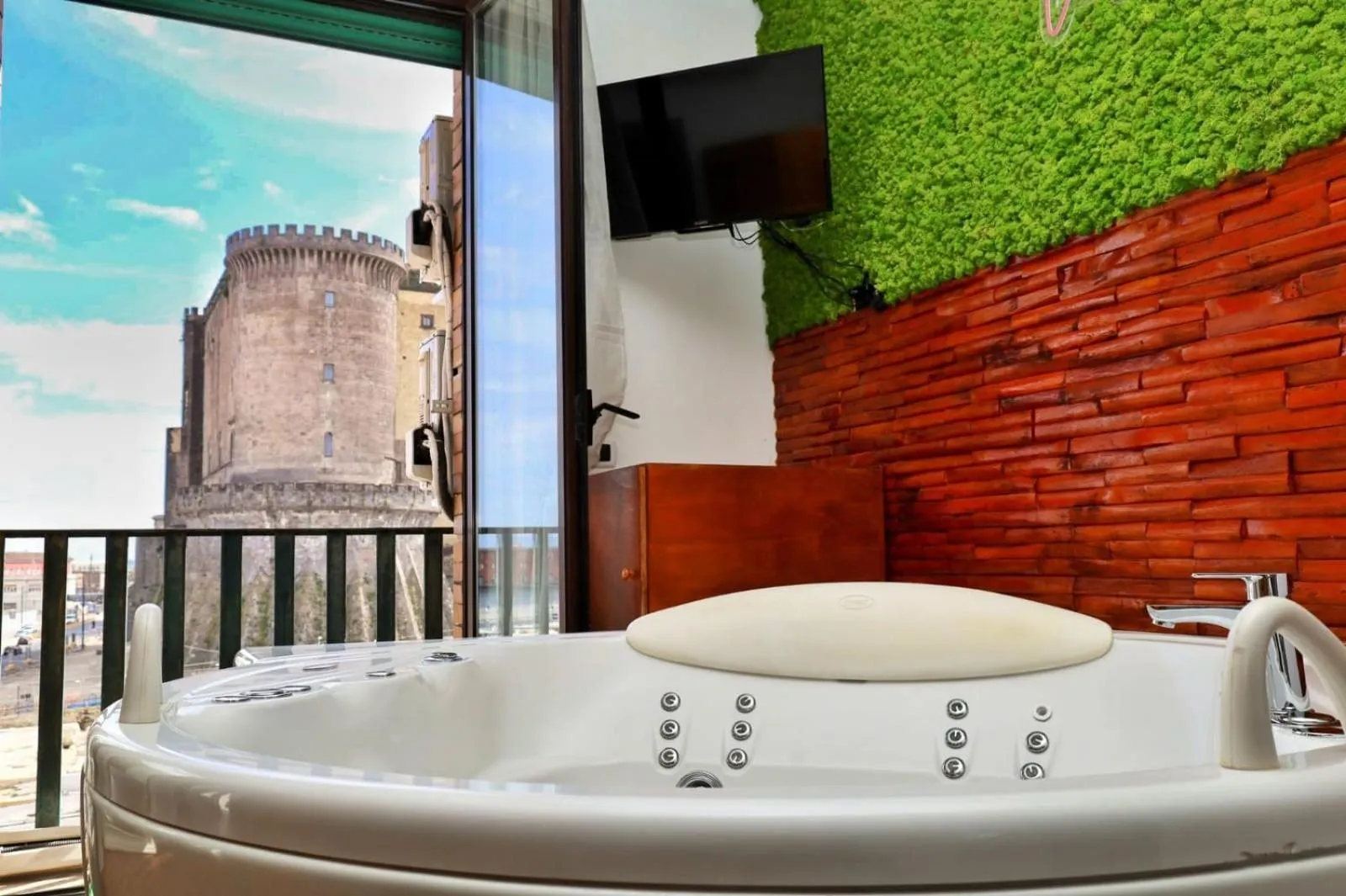 Hot Tub in Covo Degli Angioini