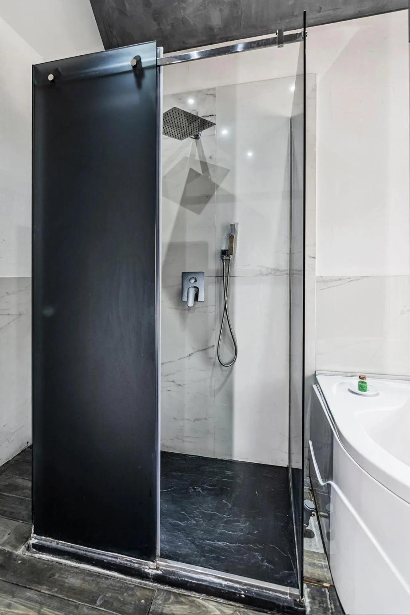 Shower in Covo Degli Angioini