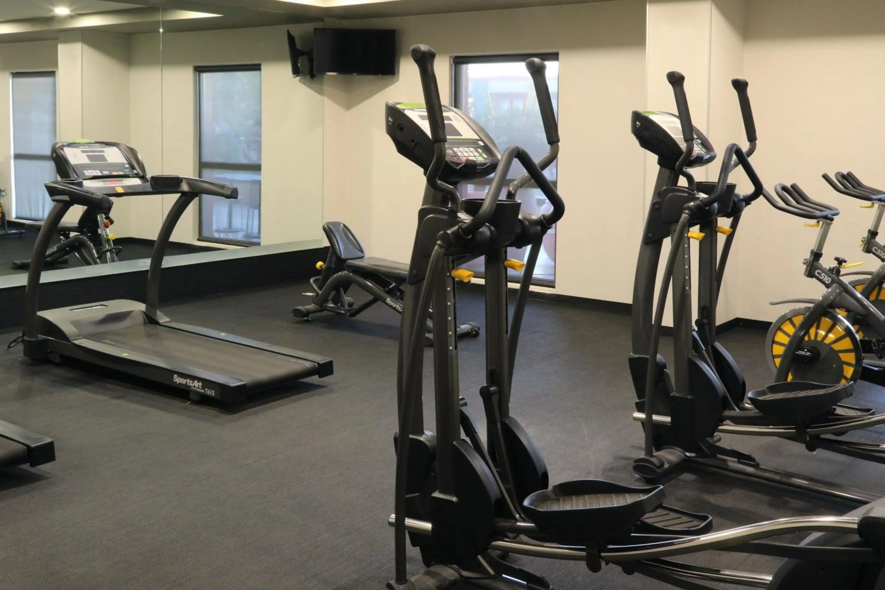 Fitness centre/facilities in City Express Plus by Marriott Puerto Vallarta
