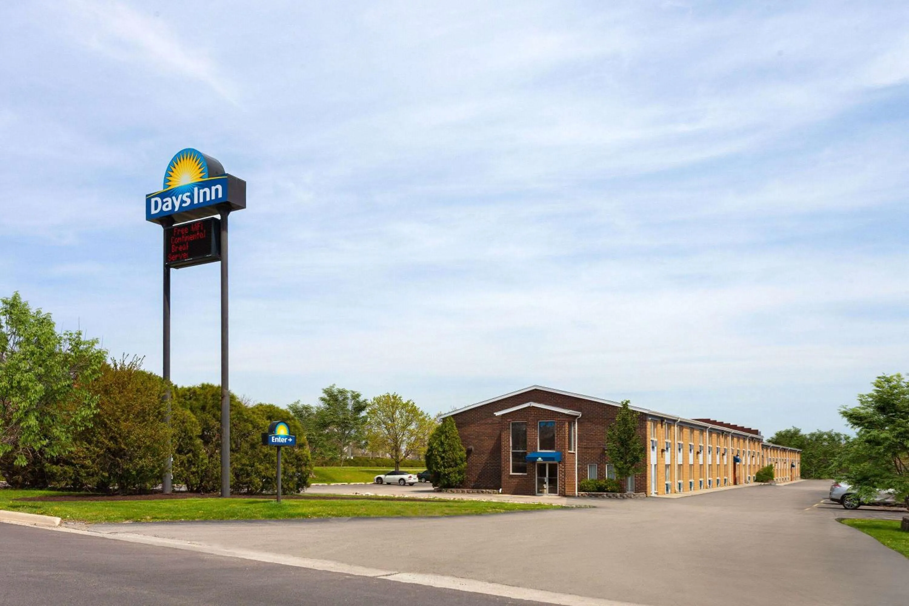 Property building in Days Inn by Wyndham Rockford I-90 Walking Distance to Casino