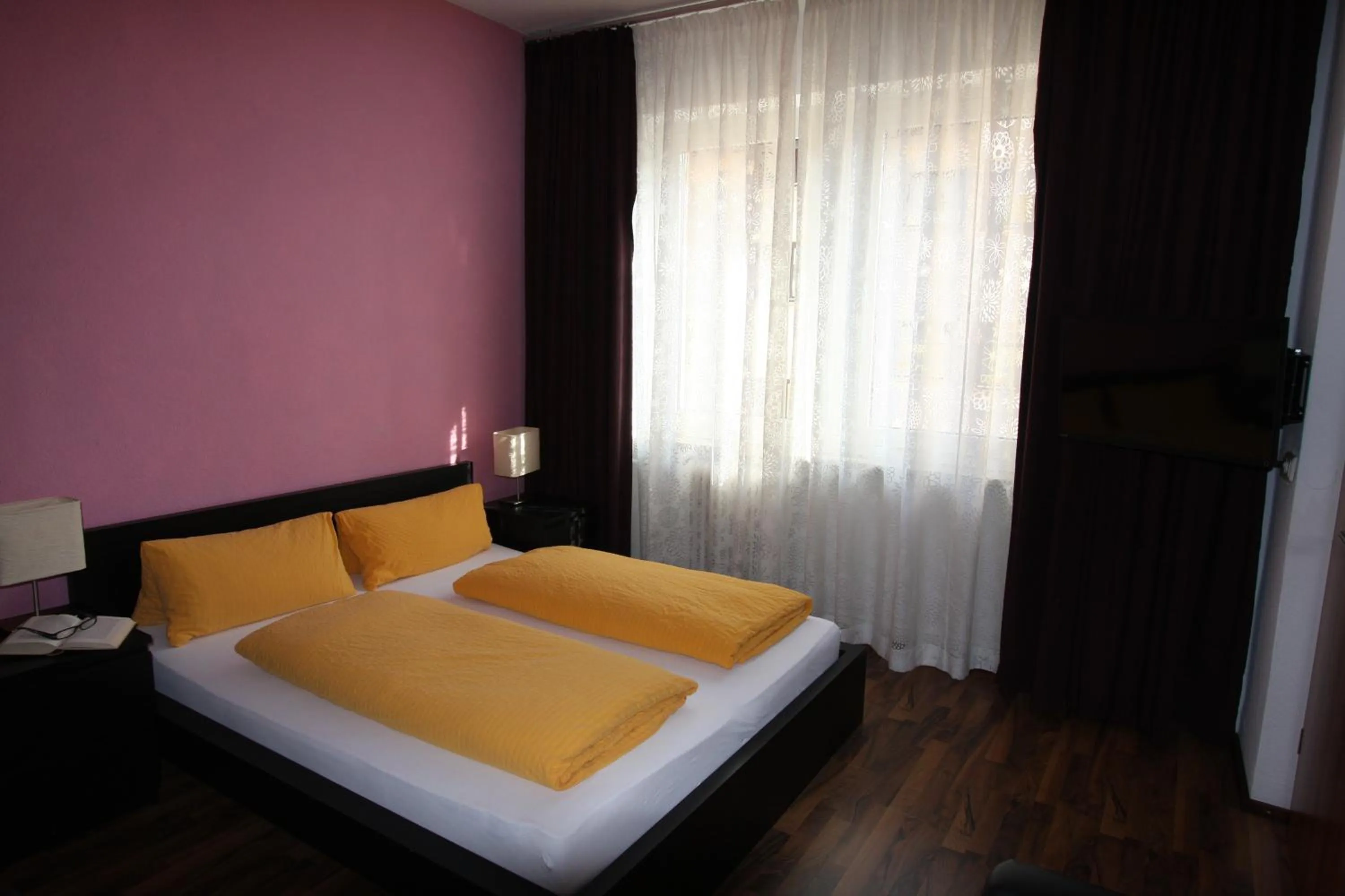 Photo of the whole room, Bed in Stadthotel Kleiner Berg