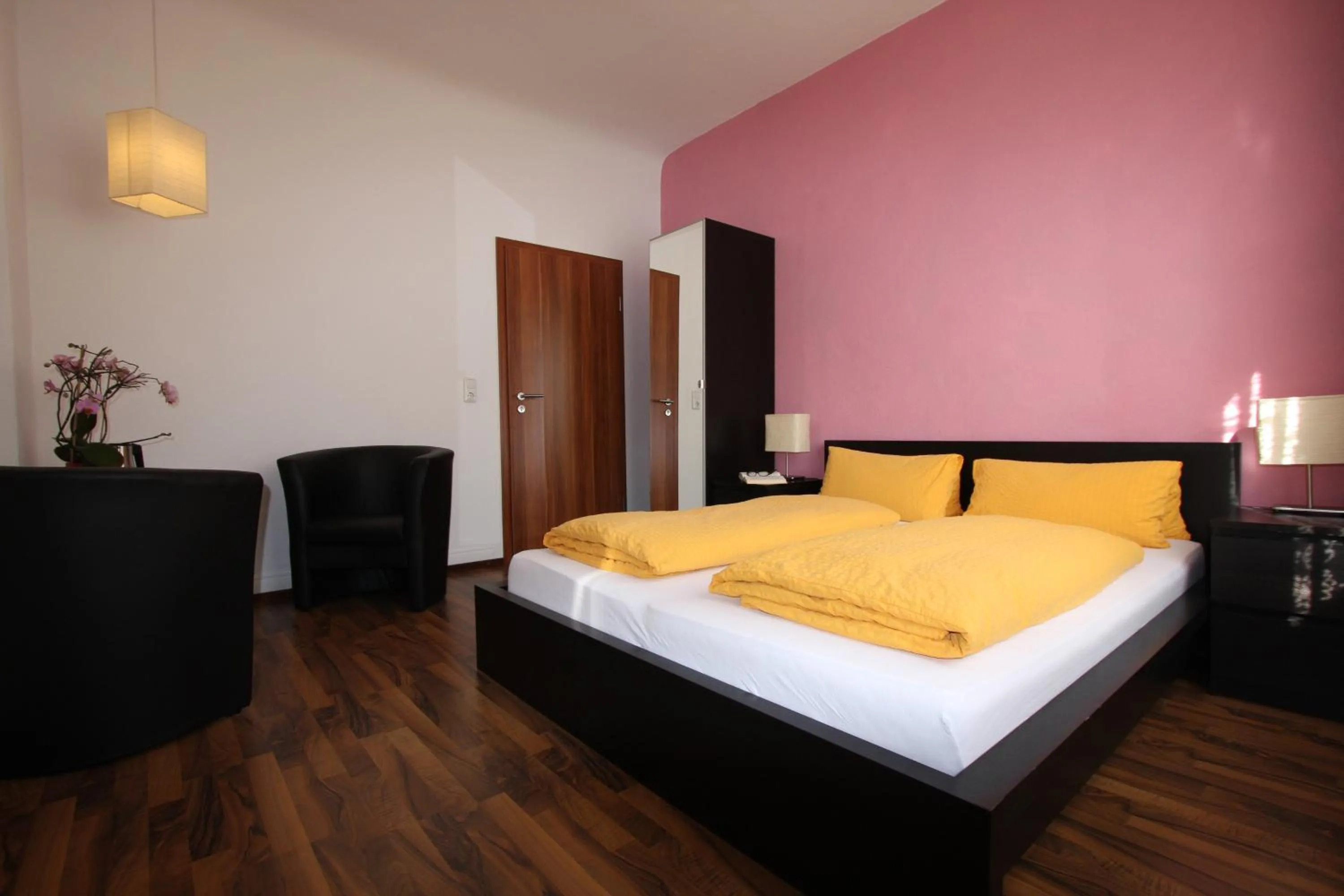 Photo of the whole room, Bed in Stadthotel Kleiner Berg