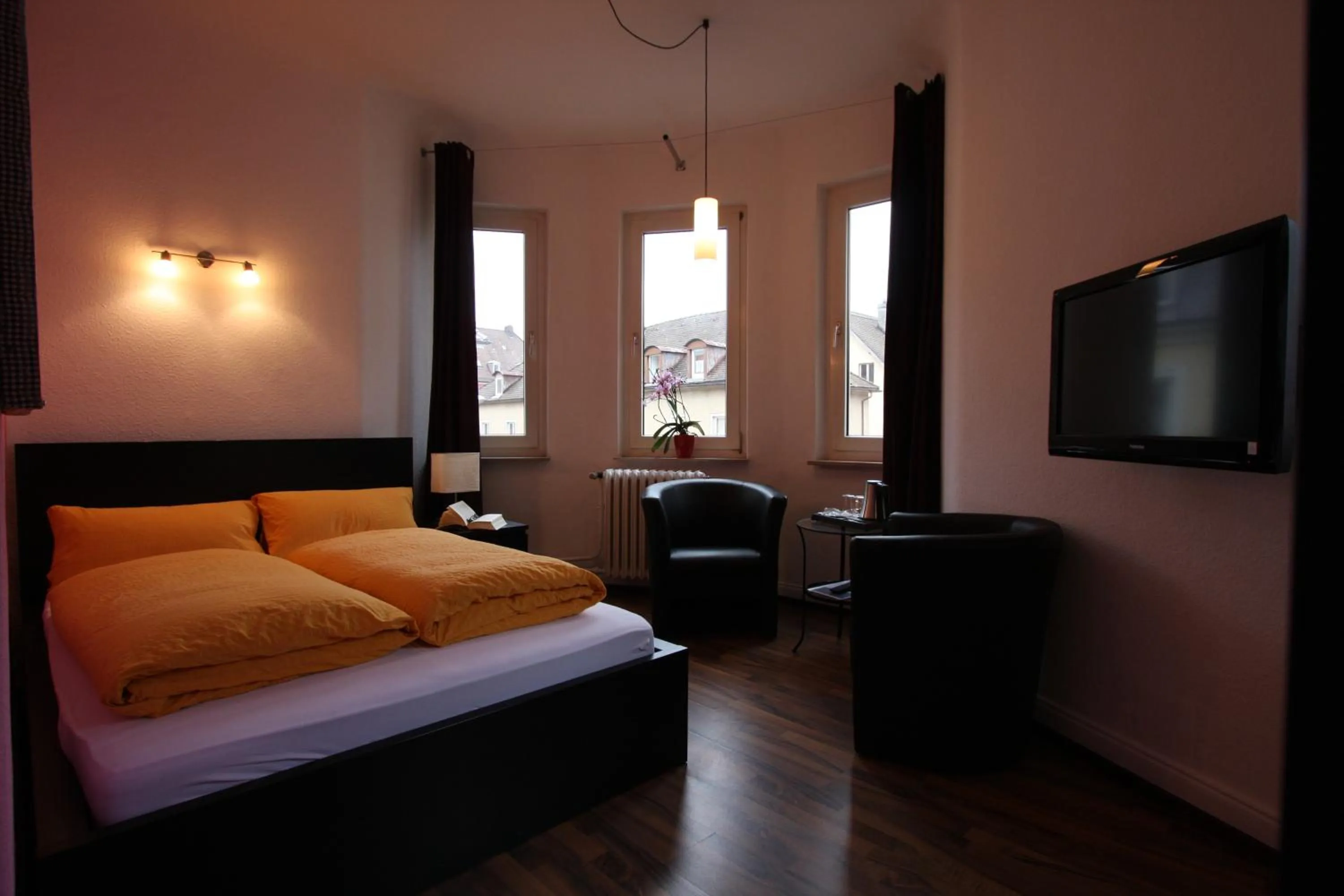 Photo of the whole room, Bed in Stadthotel Kleiner Berg