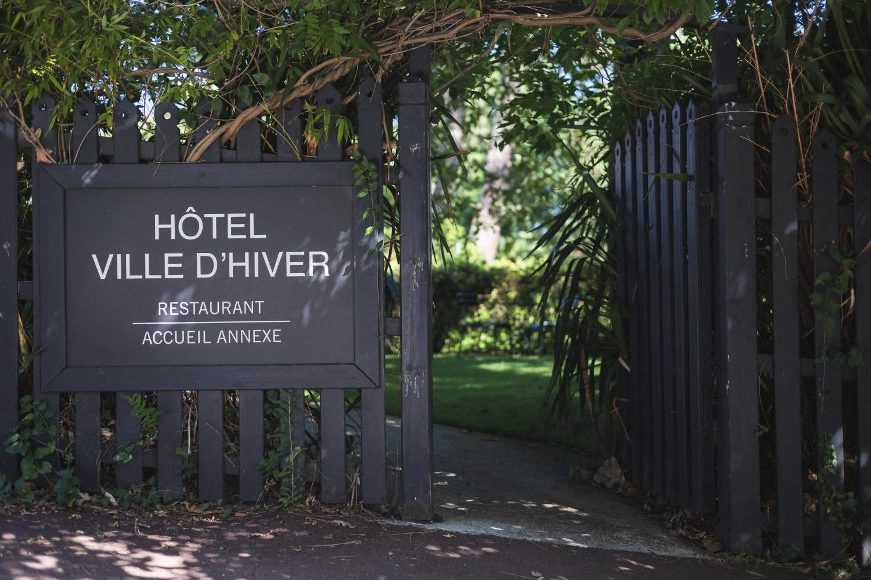 Property logo or sign in Hôtel Ville d'Hiver