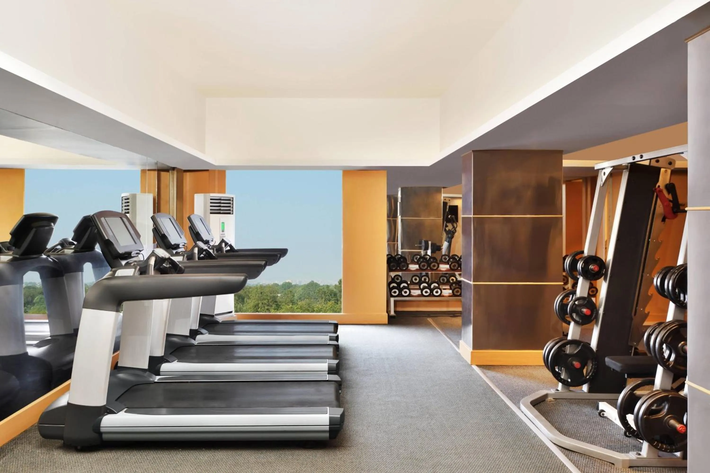 Fitness centre/facilities in Courtyard by Marriott Chennai