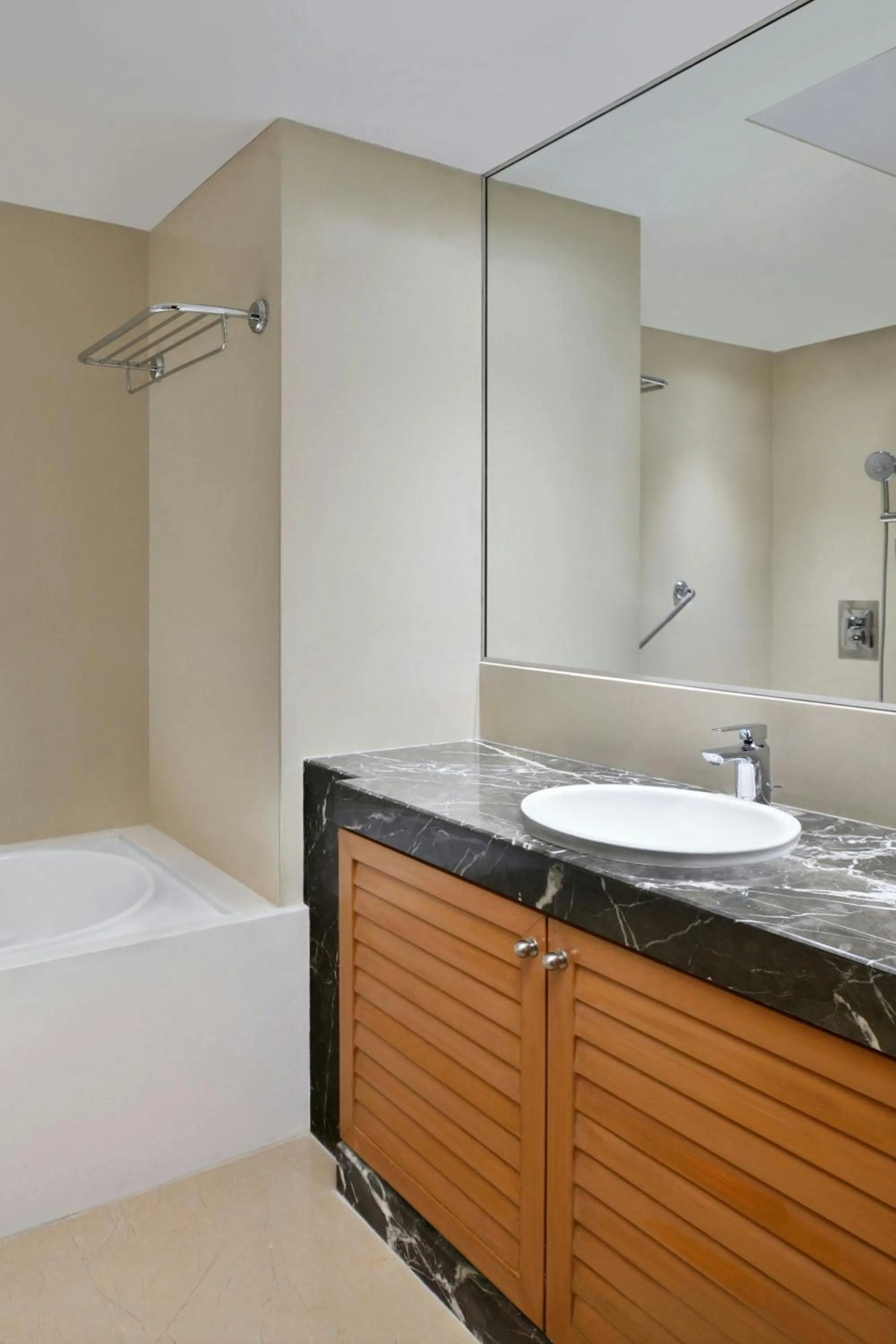 Bathroom, Bed in Courtyard by Marriott Chennai