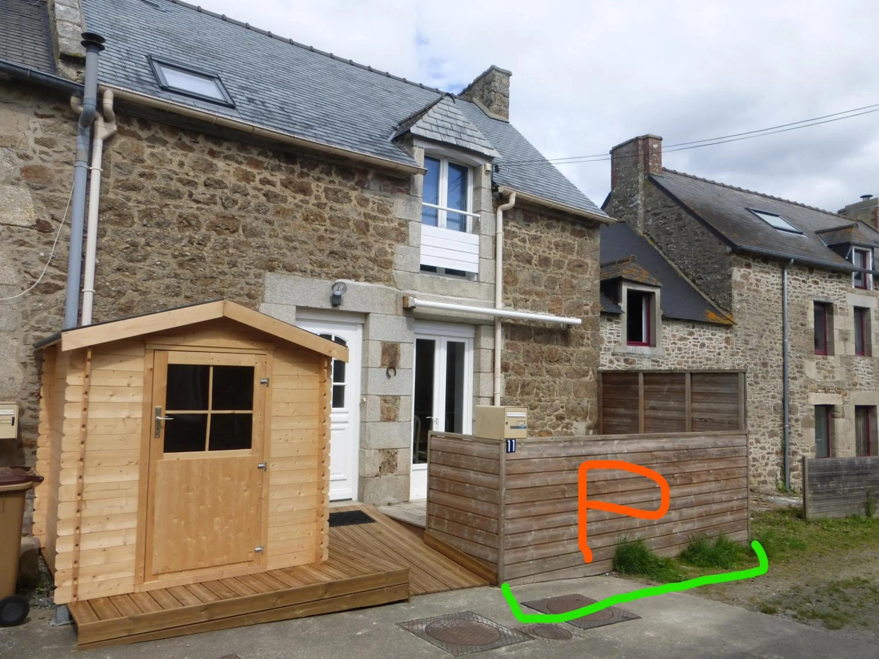 Property building in Gite es Omnes