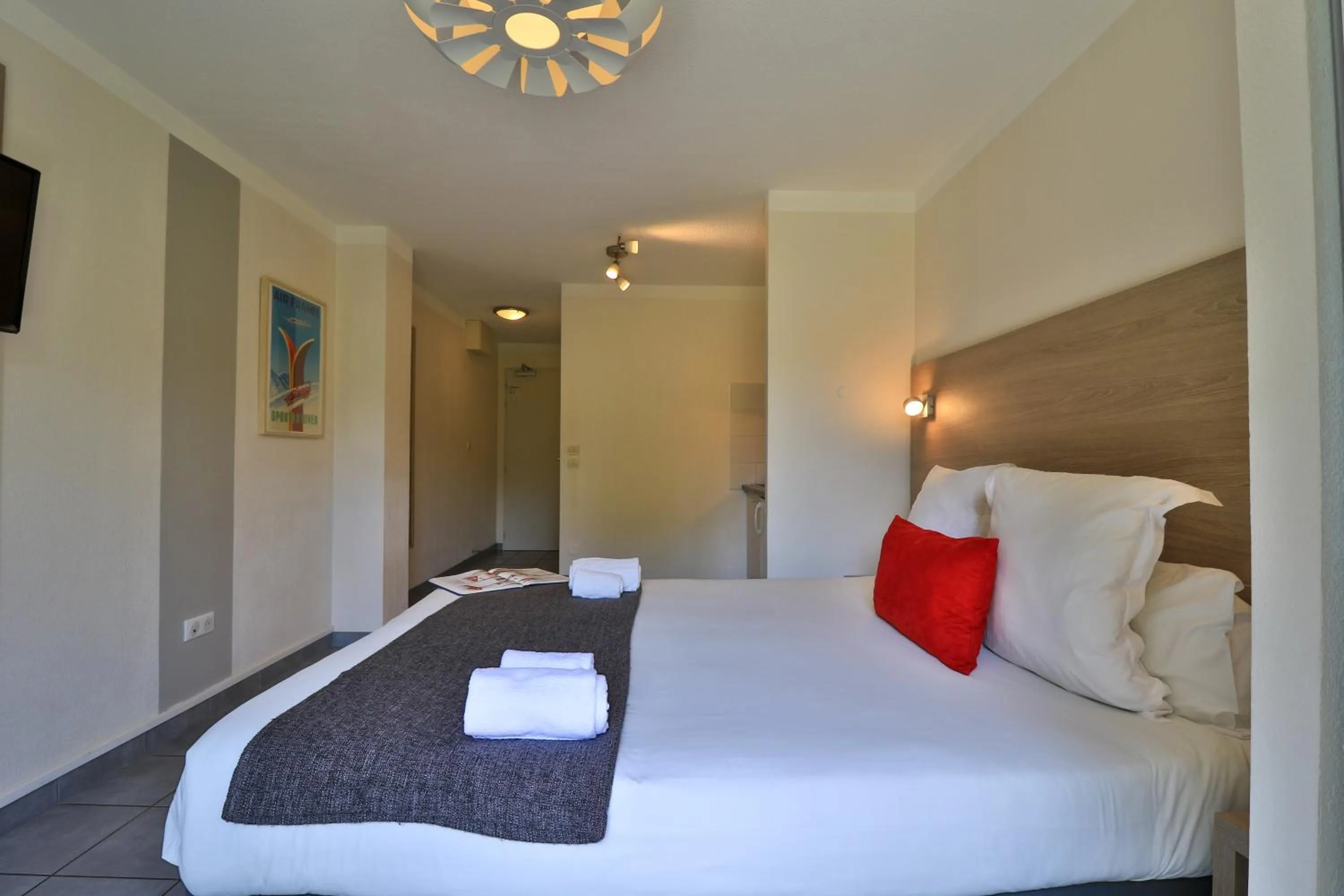 Bed in The Originals Boutique, Hôtel Le Cap, Gap Sud