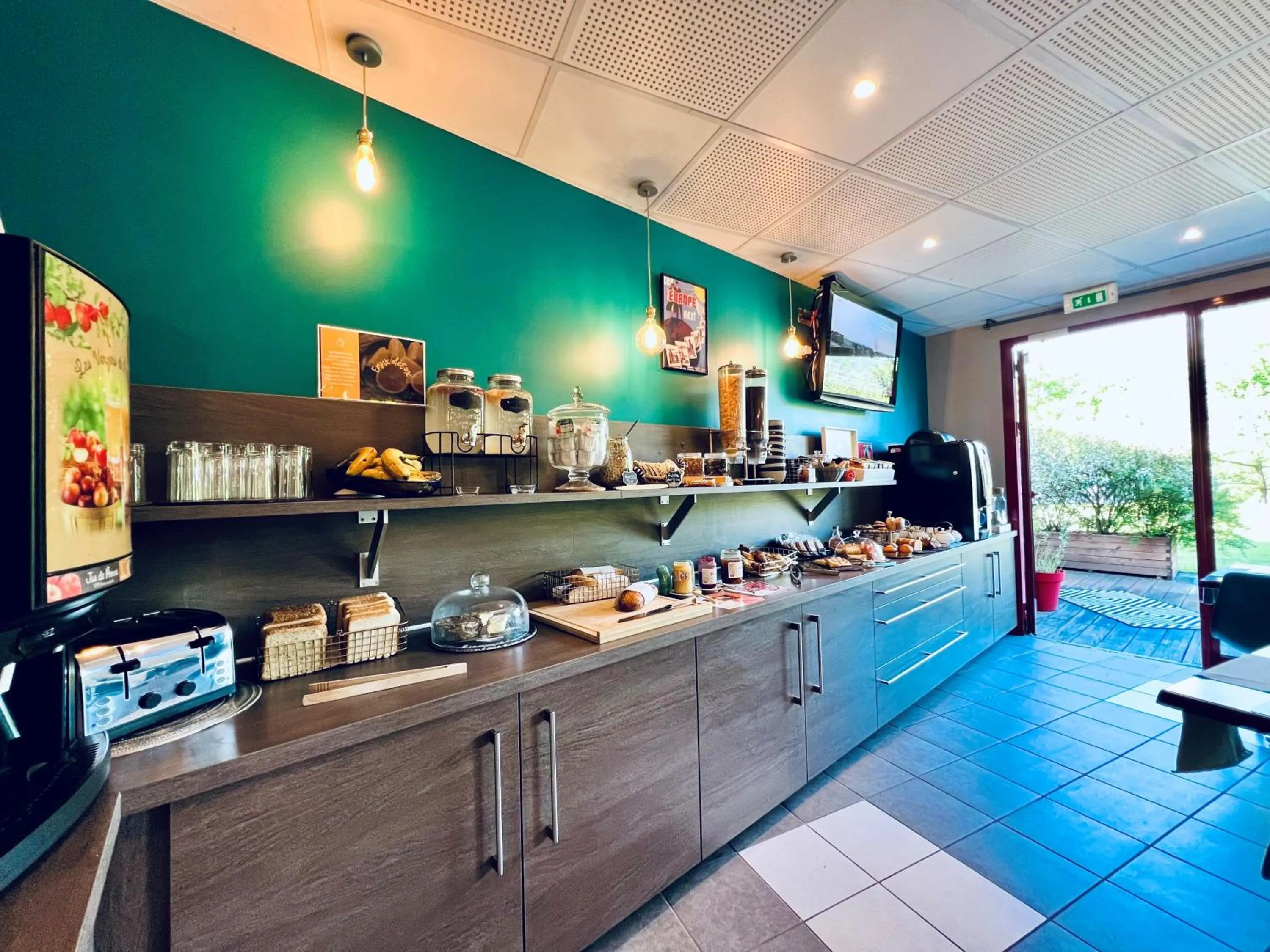 Breakfast in The Originals Boutique, Hôtel Le Cap, Gap Sud