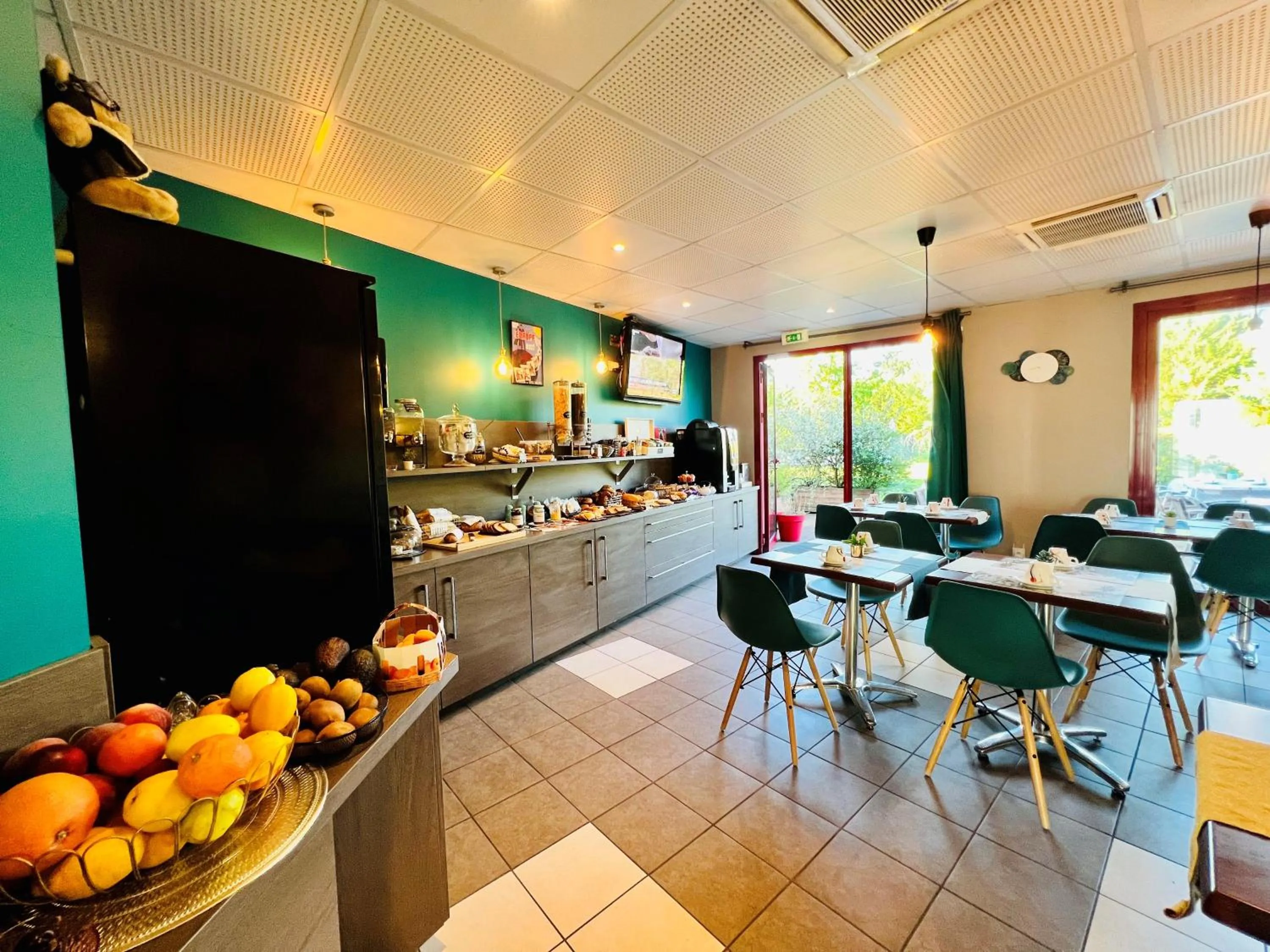 Breakfast in The Originals Boutique, Hôtel Le Cap, Gap Sud