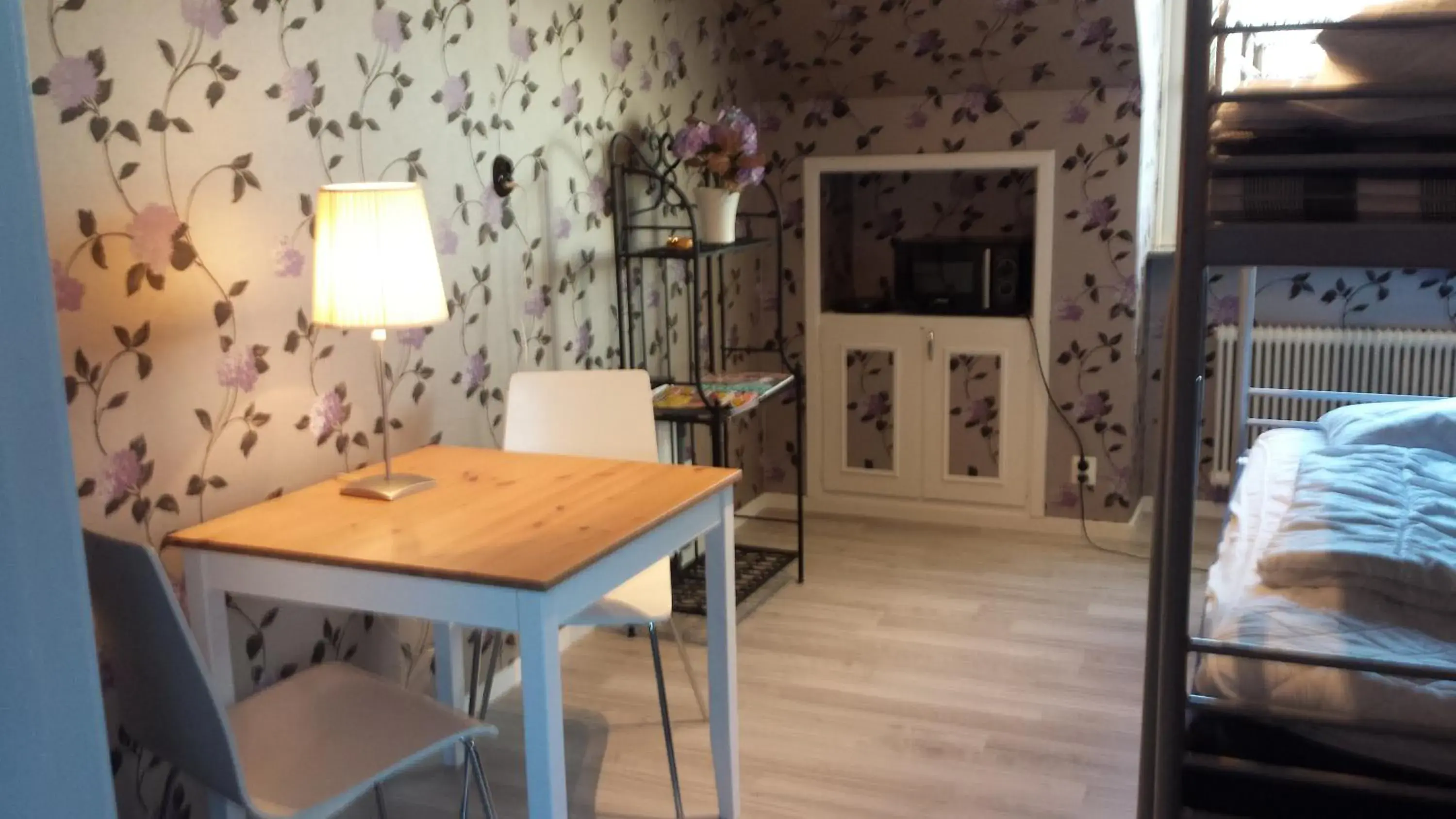 Standard Twin Room (Donovan) - single occupancy in Villa Signedal Hostel Standard Twin Room (Donovan) - single occupancy in Villa Signedal Hostel