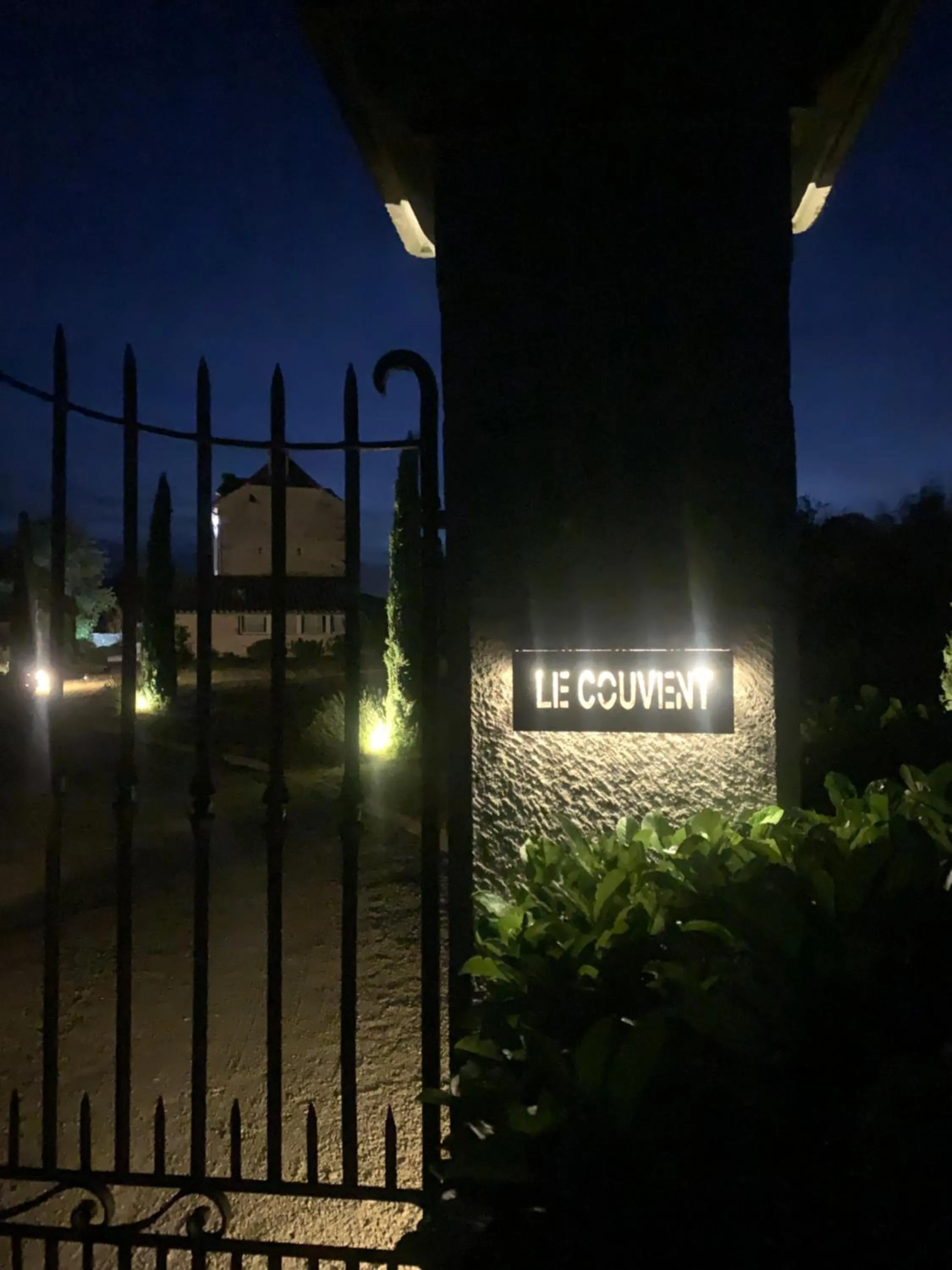 Facade/entrance in Le Couvent