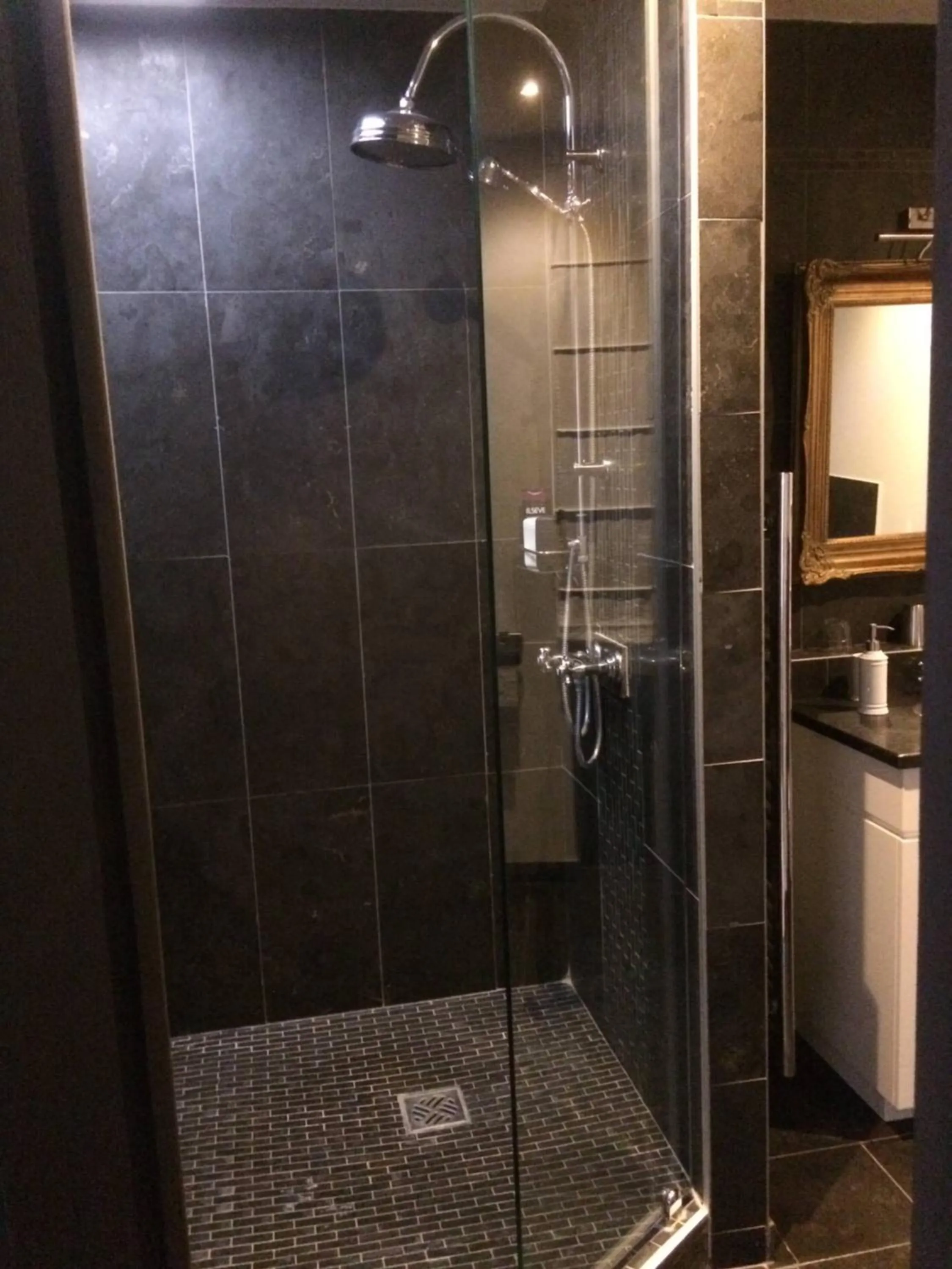 Bathroom in Le Couvent