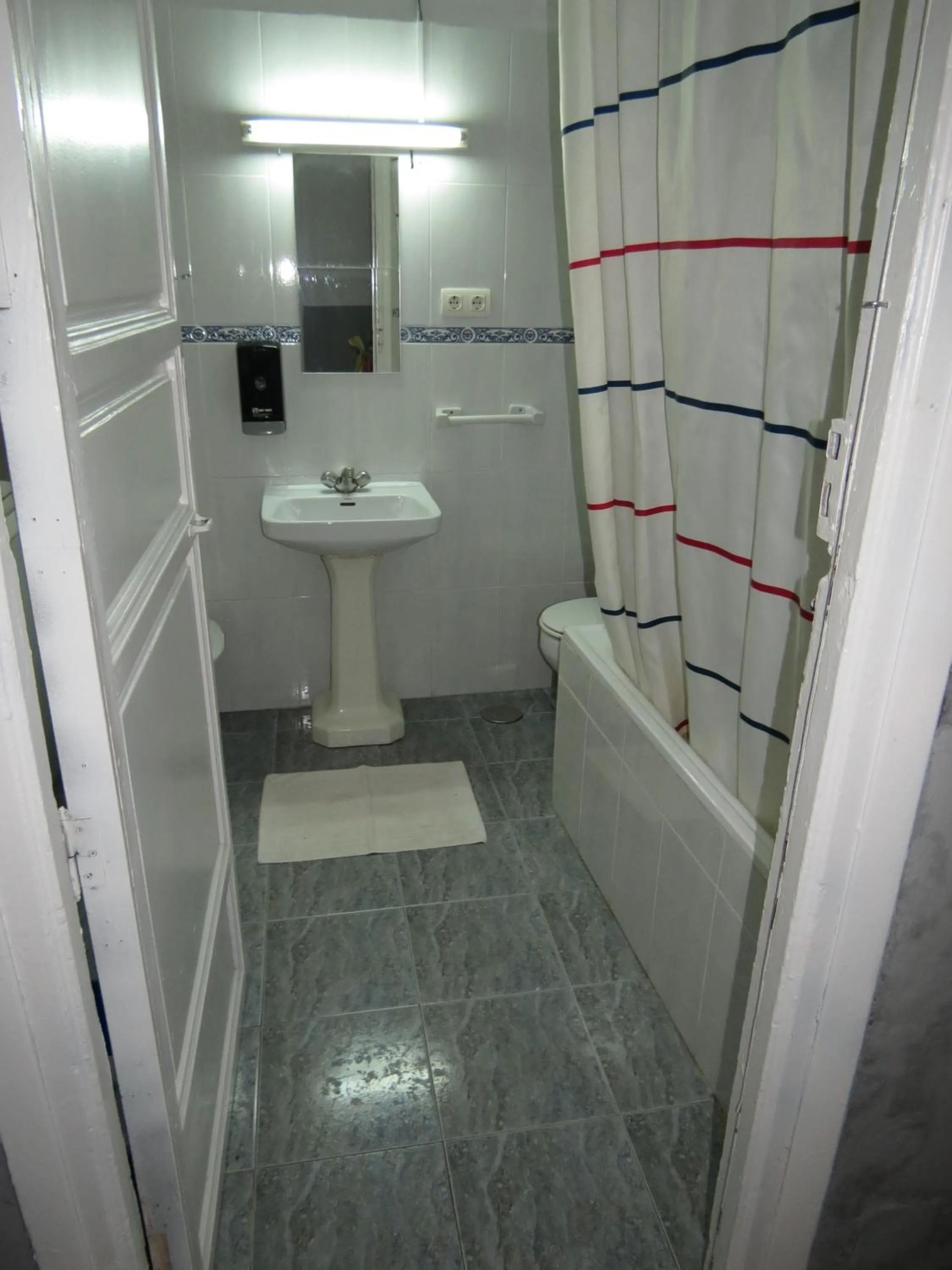 Bathroom in Pensión Duquesa Bed & Breakfast