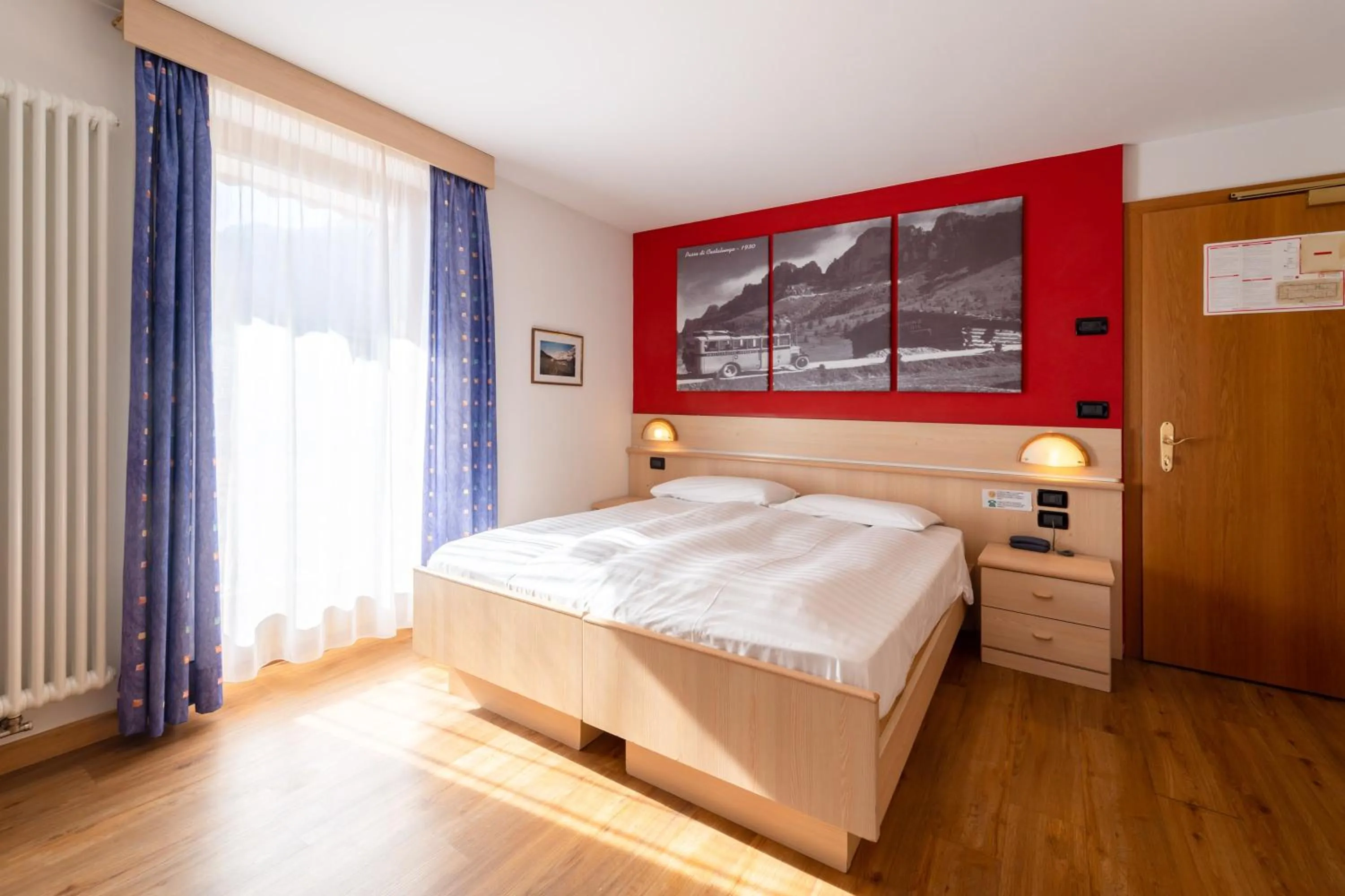 Photo of the whole room, Bed in Berg Hotel Latemar Spitze