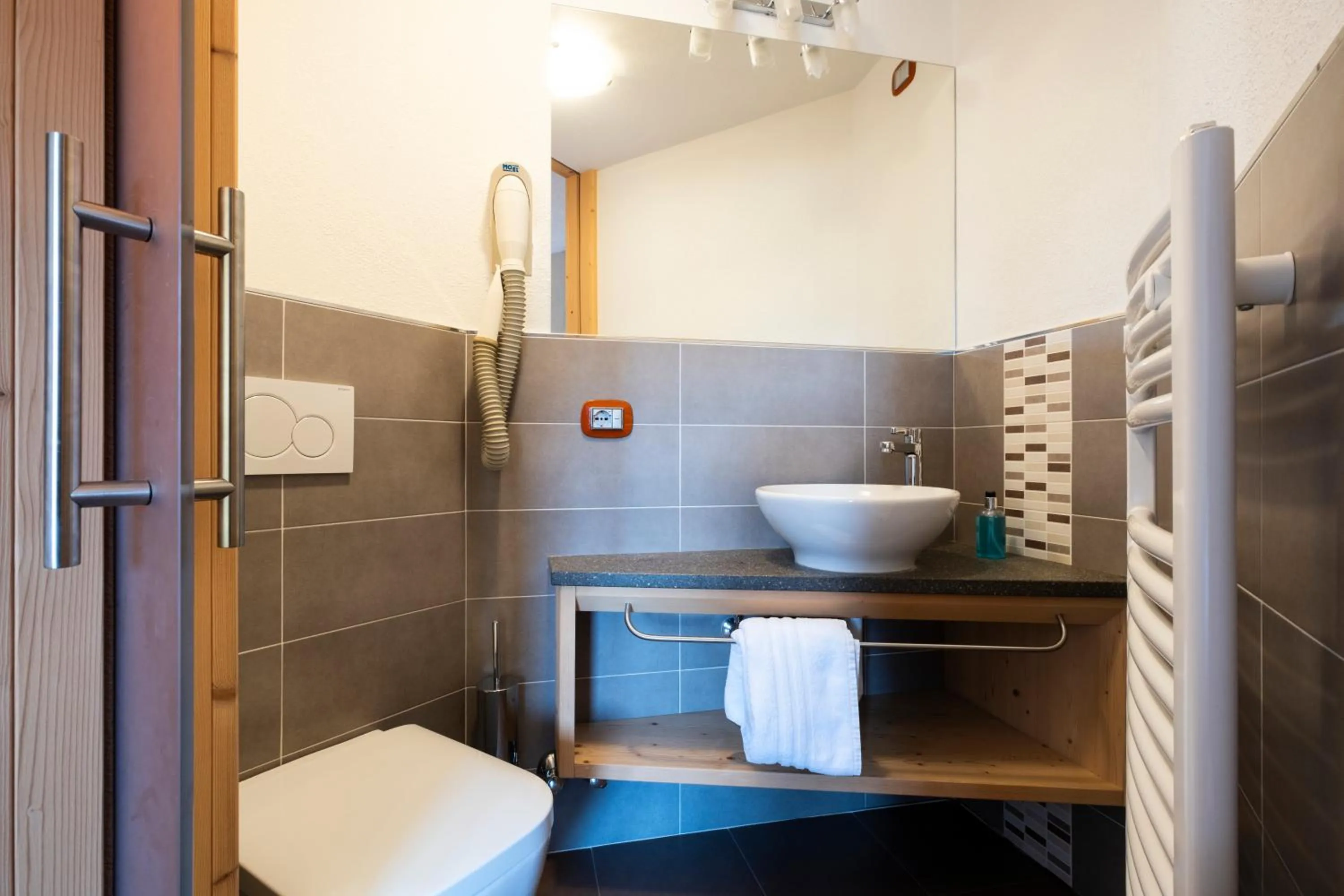 Bathroom in Berg Hotel Latemar Spitze