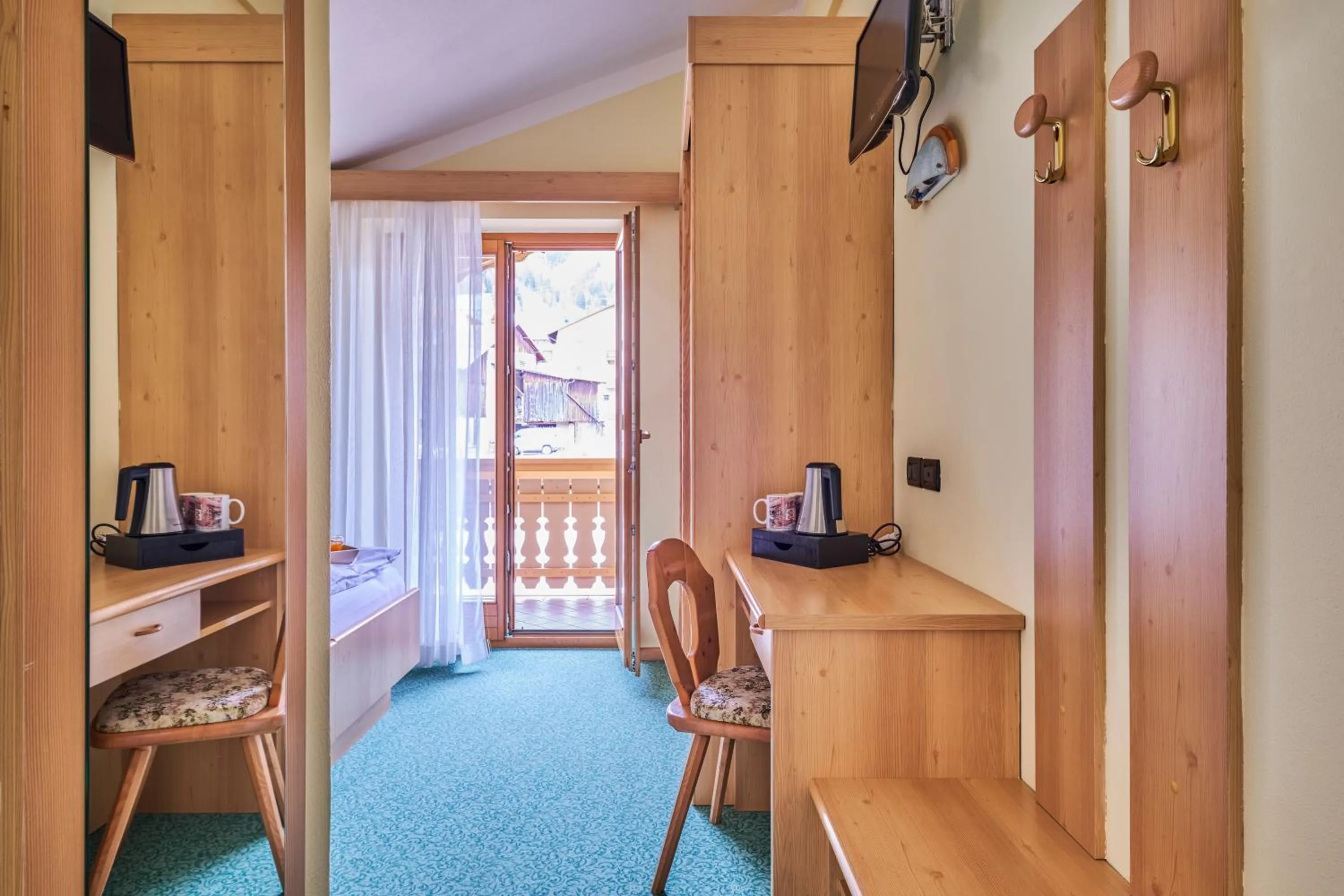 Coffee/tea facilities in Berg Hotel Latemar Spitze