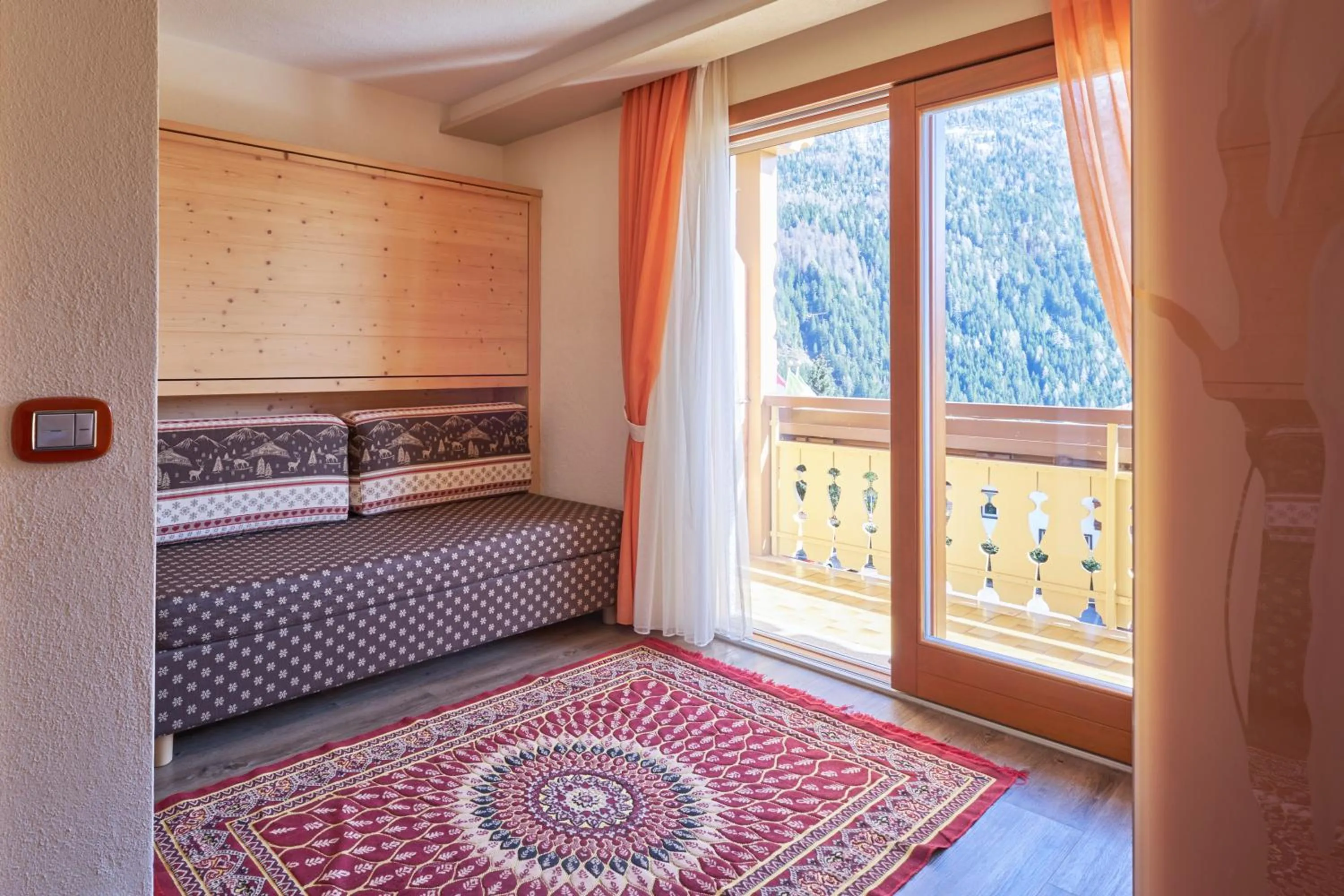 Photo of the whole room, Bed in Berg Hotel Latemar Spitze
