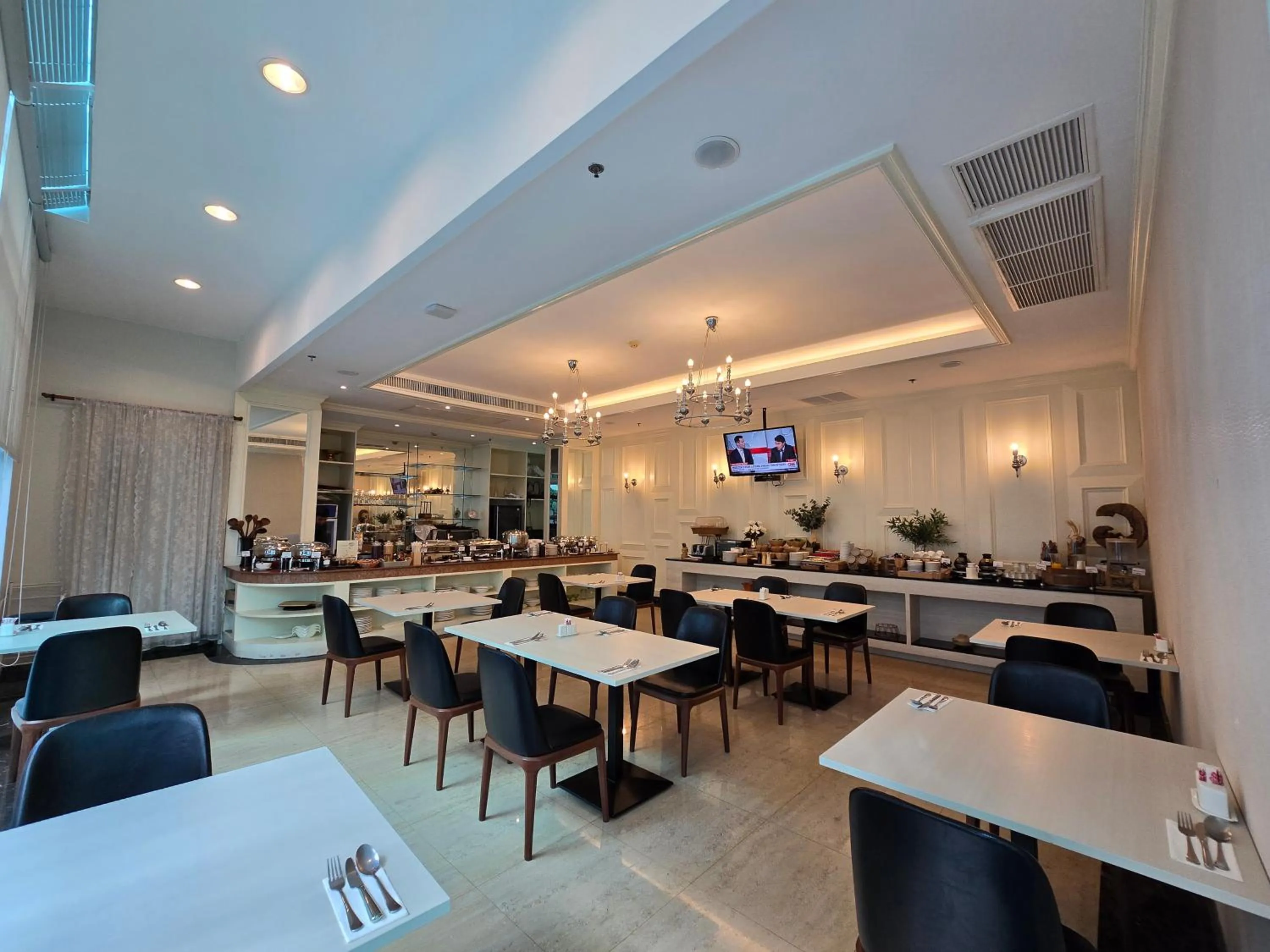 Restaurant/places to eat in The Bless Hotel and Residence