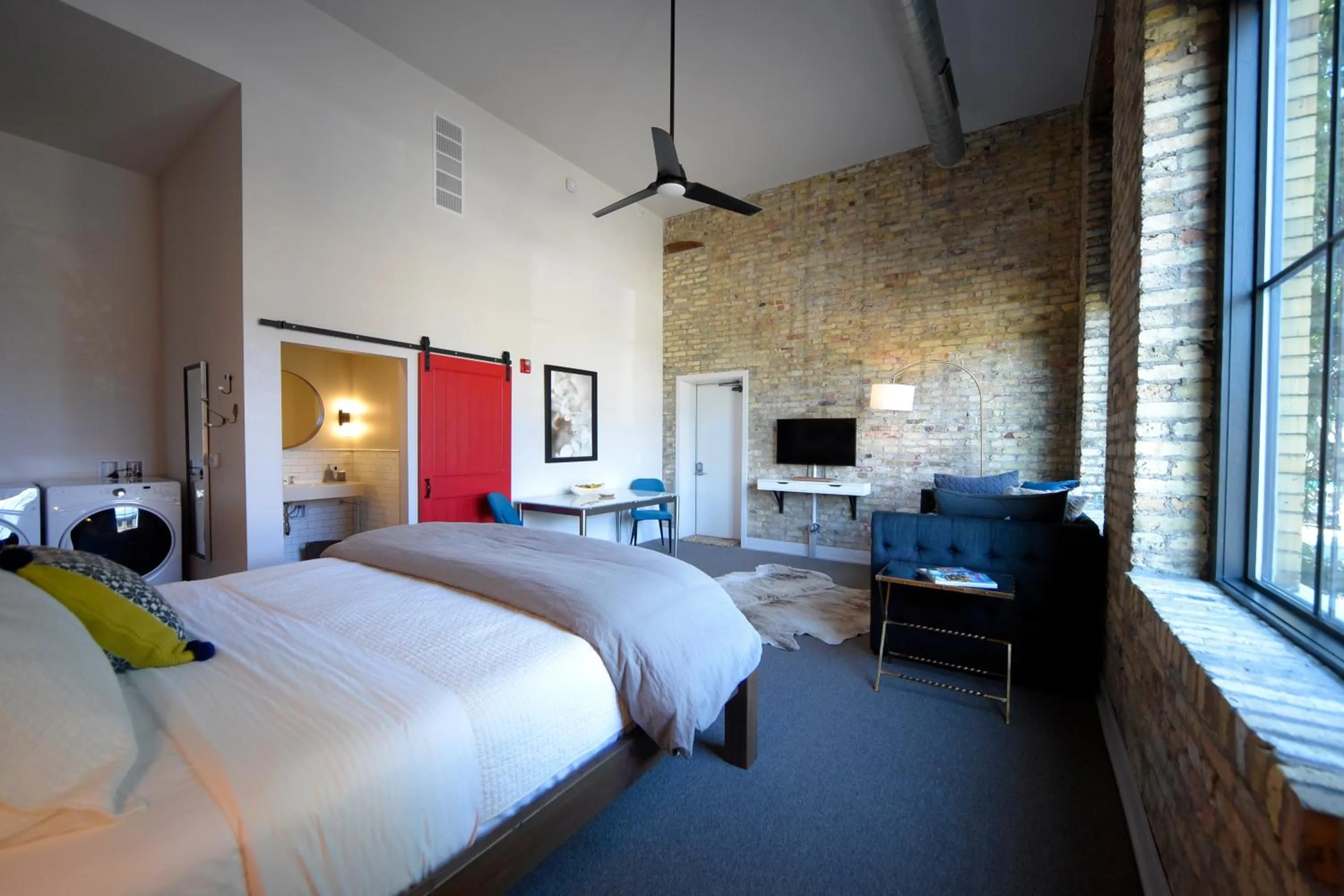 Photo of the whole room, Bed in Kinn Guesthouse Bay View