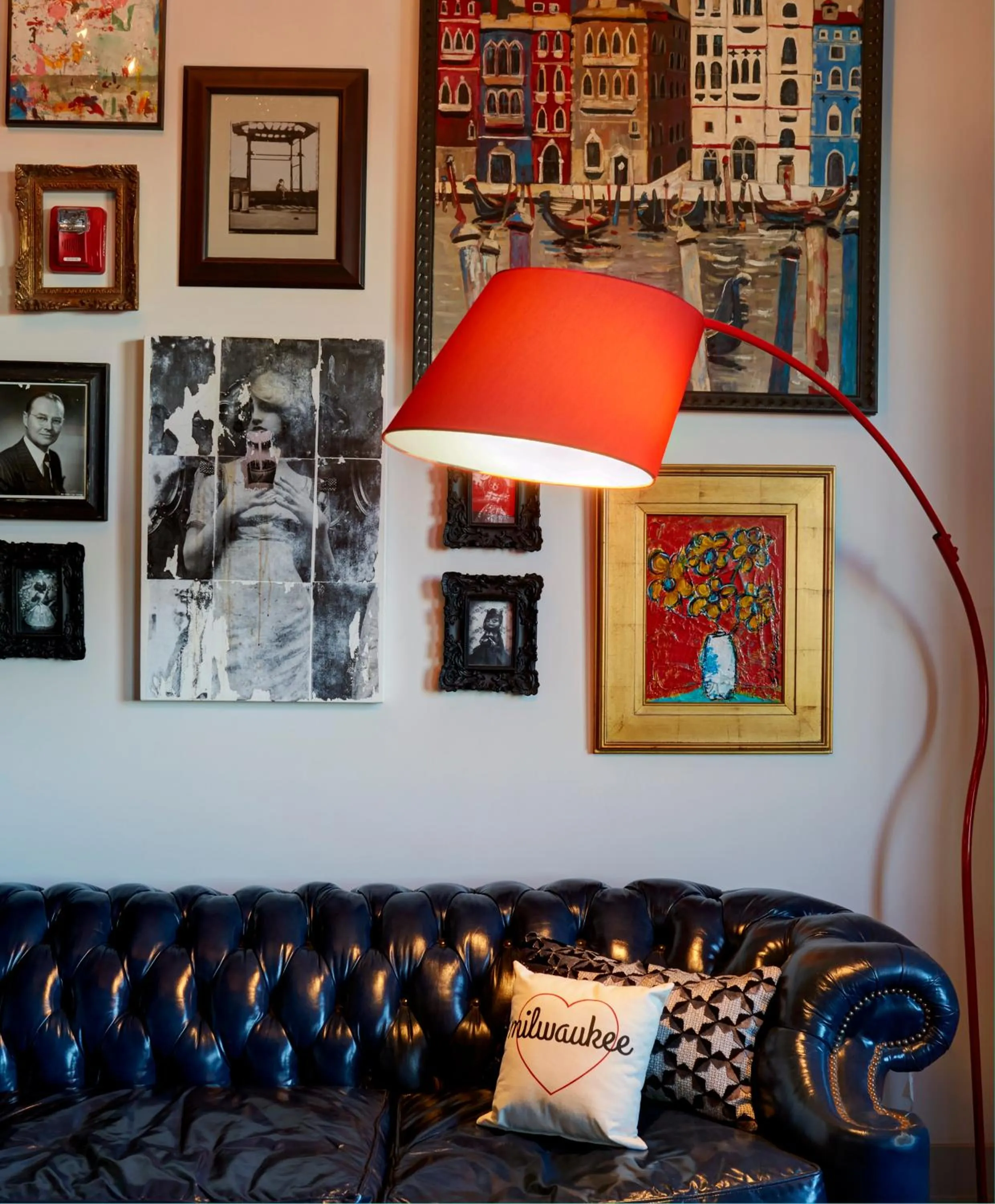 Library in Kinn Guesthouse Bay View