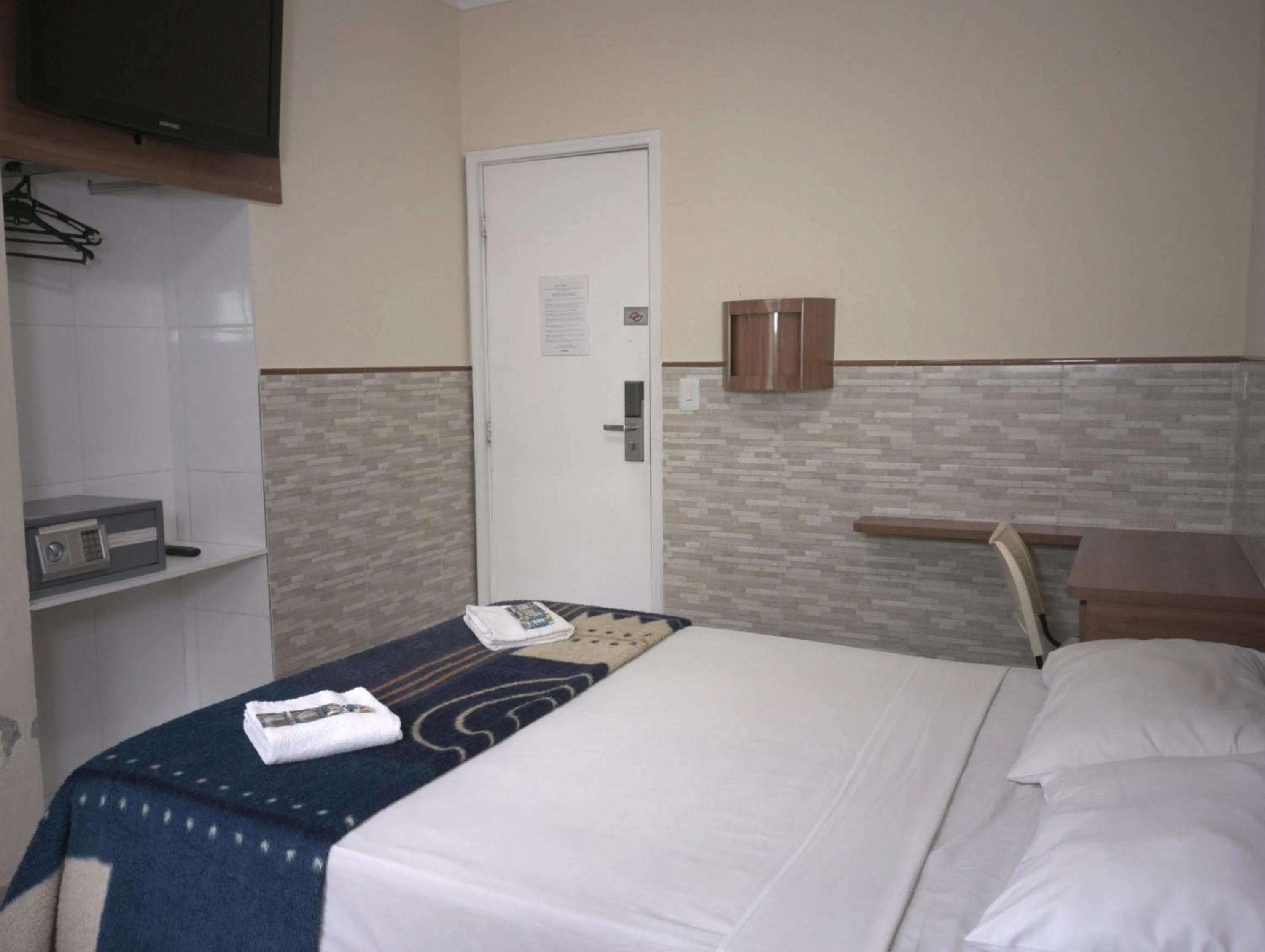 Photo of the whole room, Bed in Hotel Brooklin