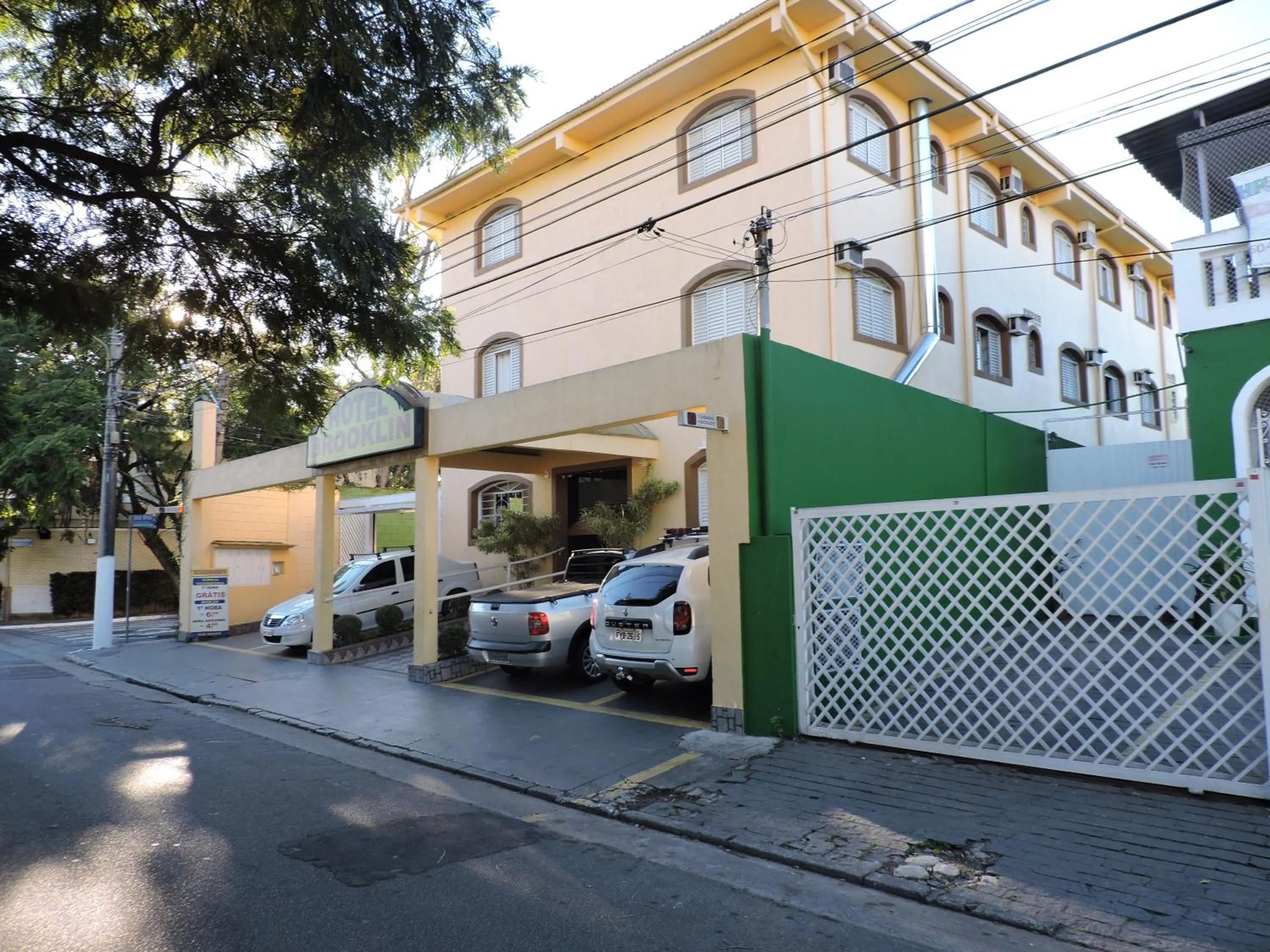 Property building in Hotel Brooklin