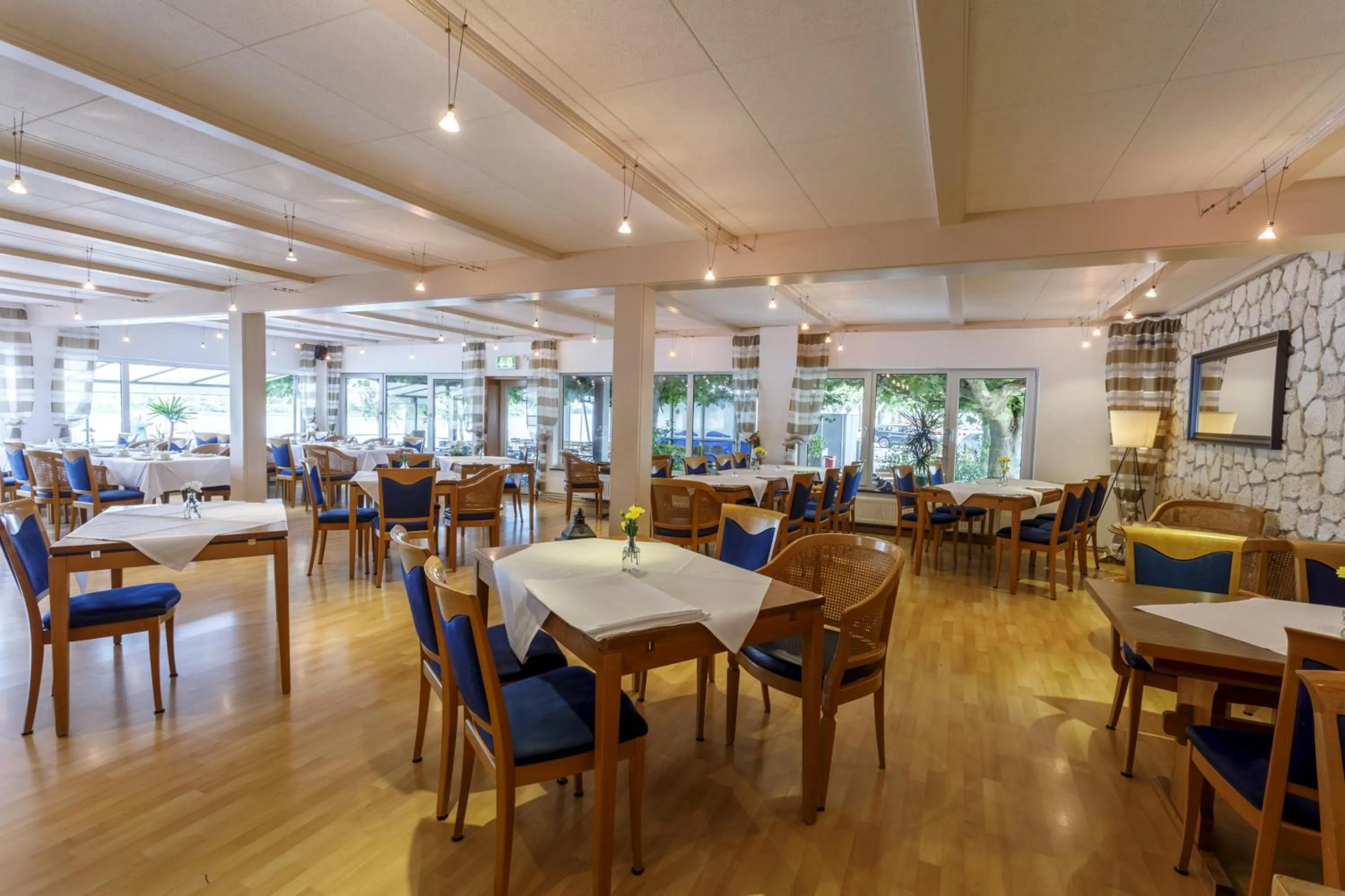 Restaurant/places to eat in Hotel Rheingold