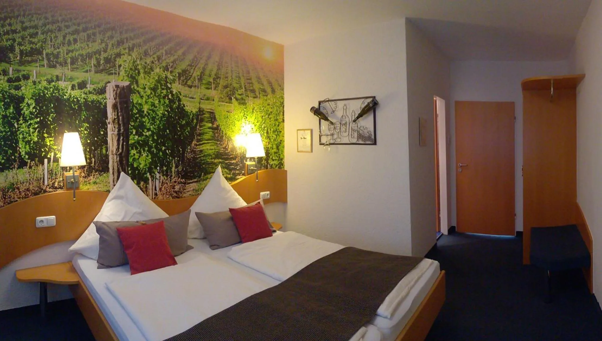 Photo of the whole room, Bed in Hotel Rheingold