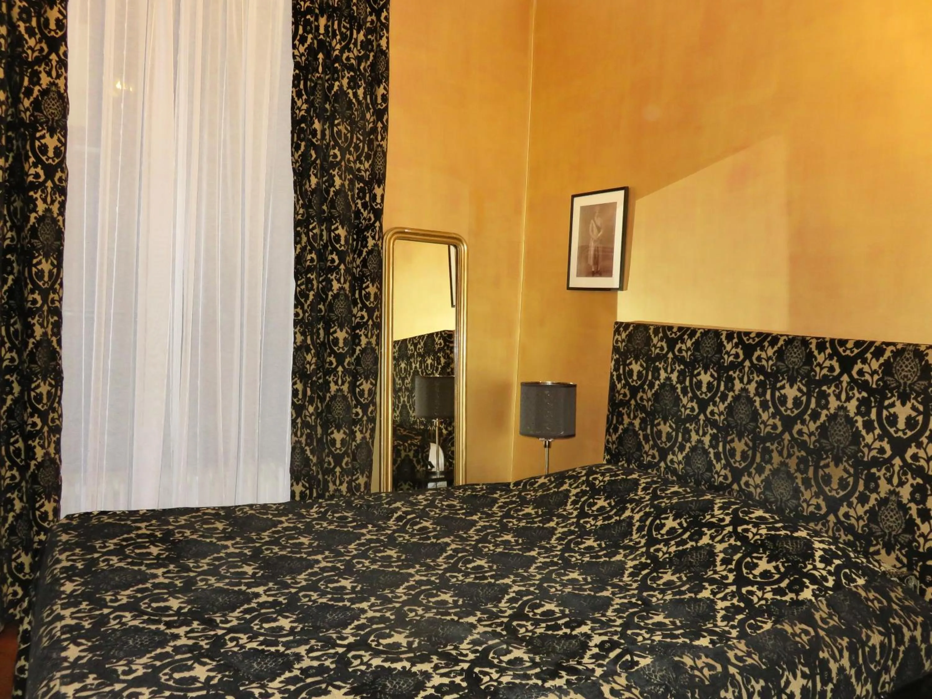 Bedroom, Bed in Hotel Windsor Home