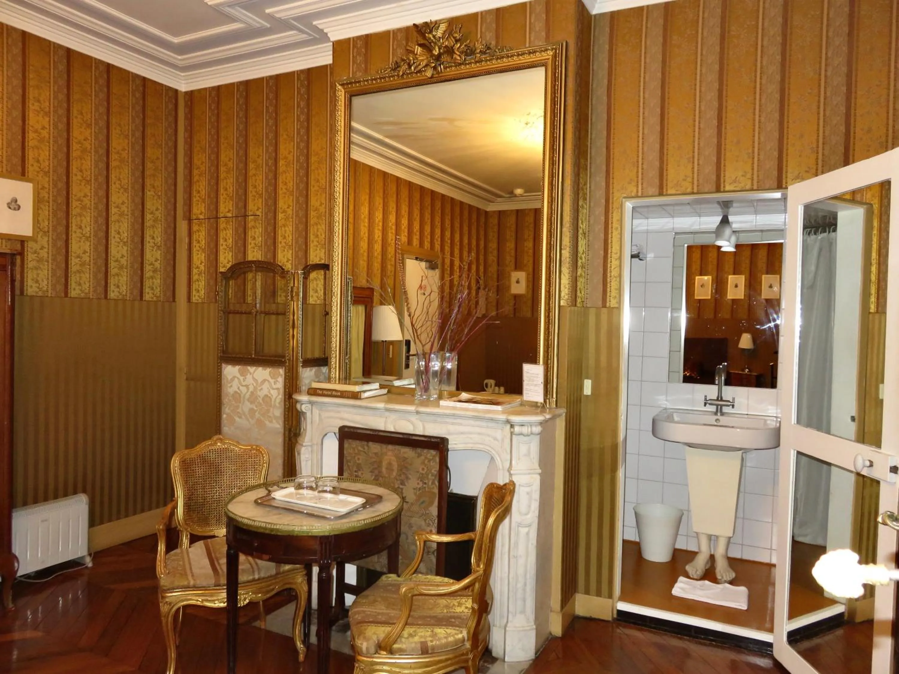 Bedroom in Hotel Windsor Home