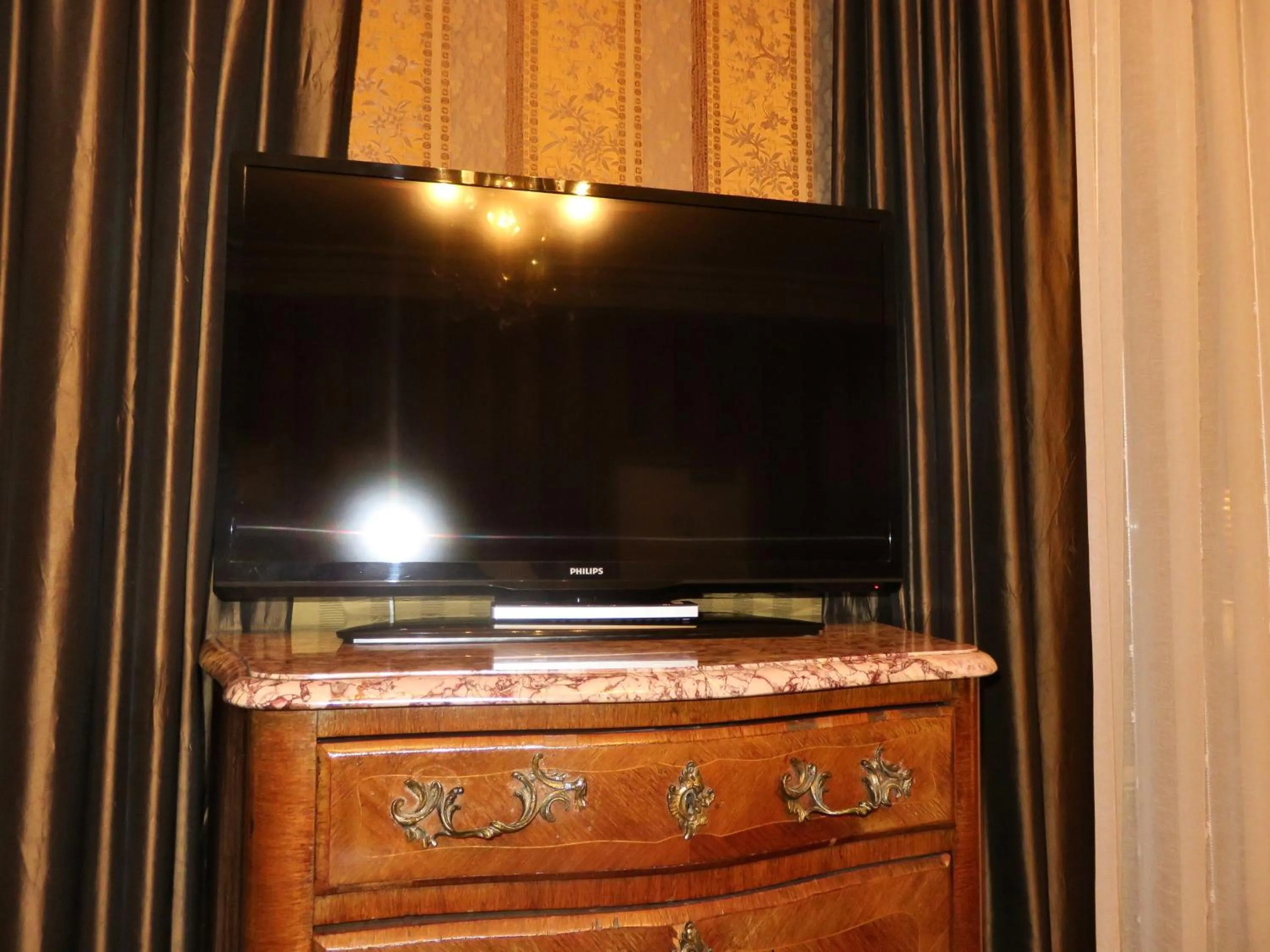 TV and multimedia in Hotel Windsor Home