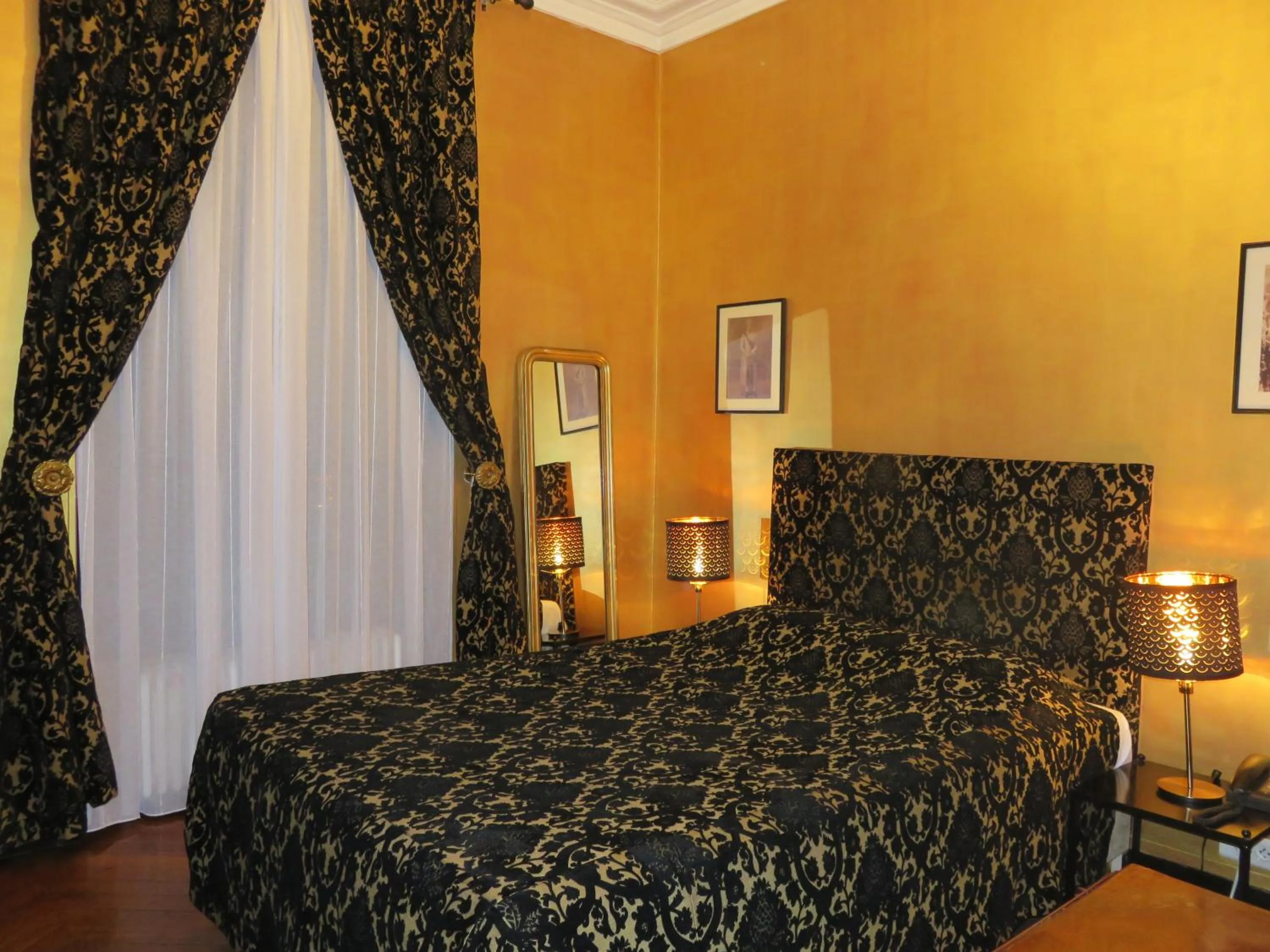 Bedroom, Bed in Hotel Windsor Home