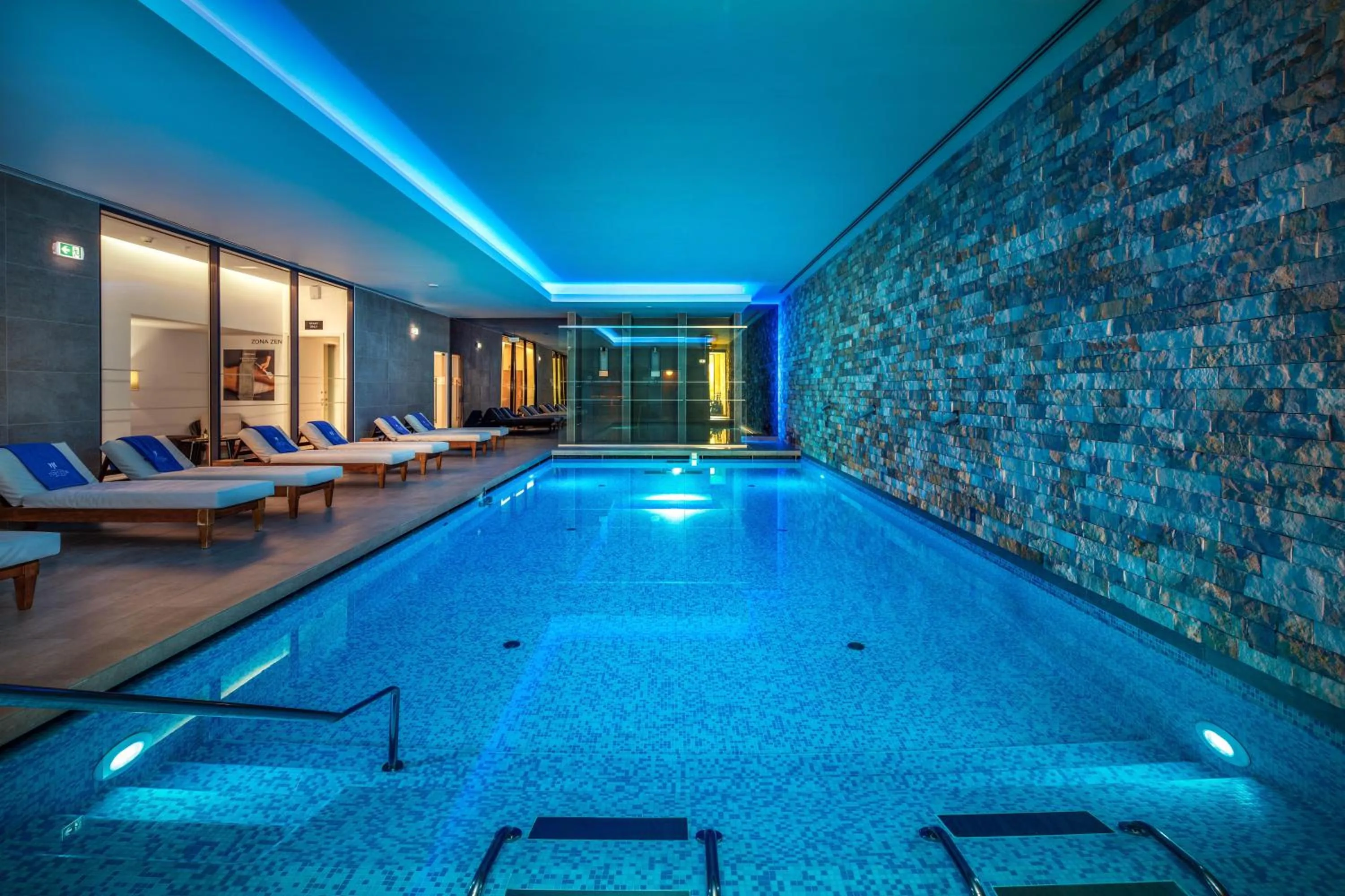 Sauna in Jupiter Marina Hotel - Couples & Spa