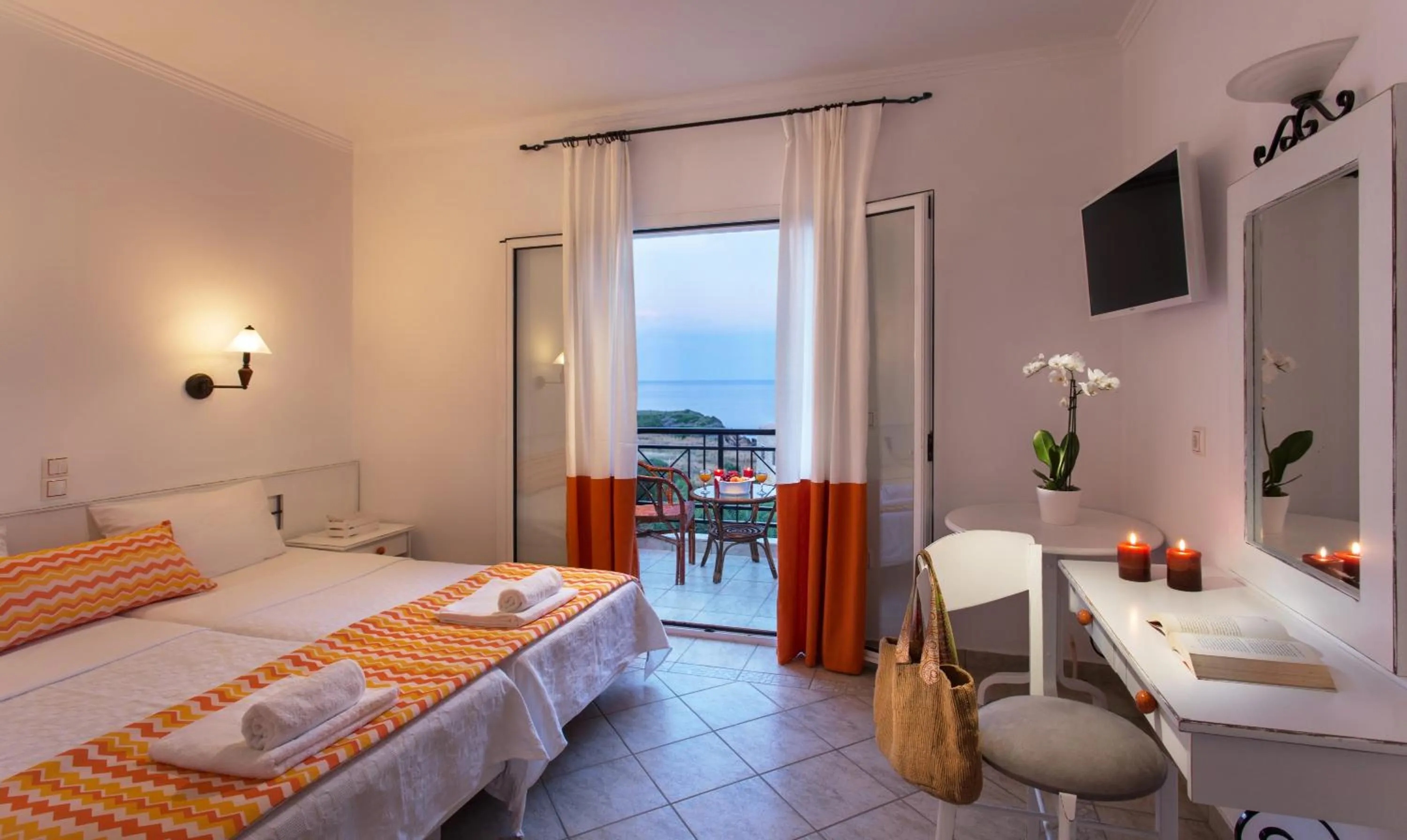 Bedroom, Bed in Iris Beach Hotel