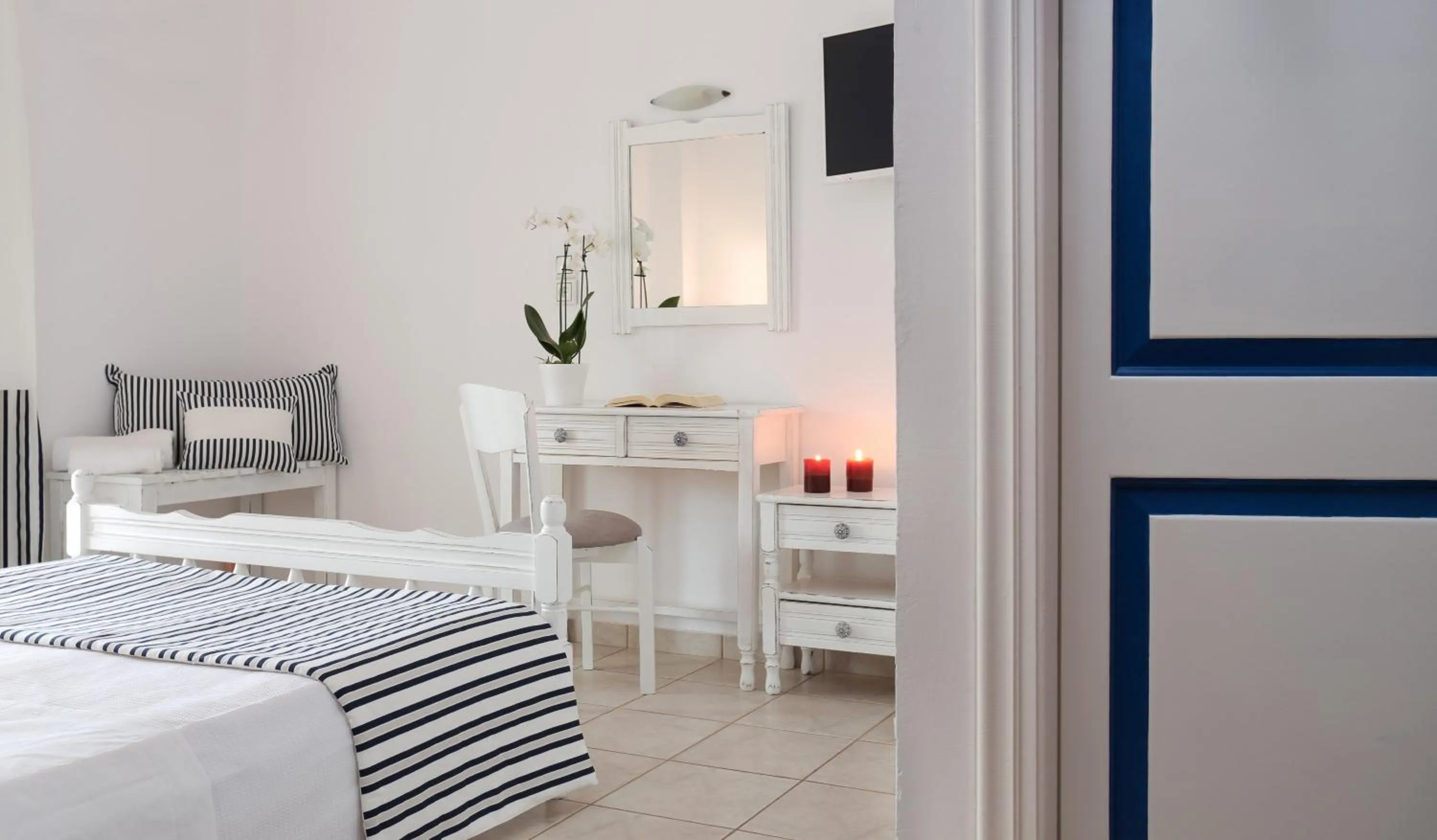 Bedroom, Bed in Iris Beach Hotel