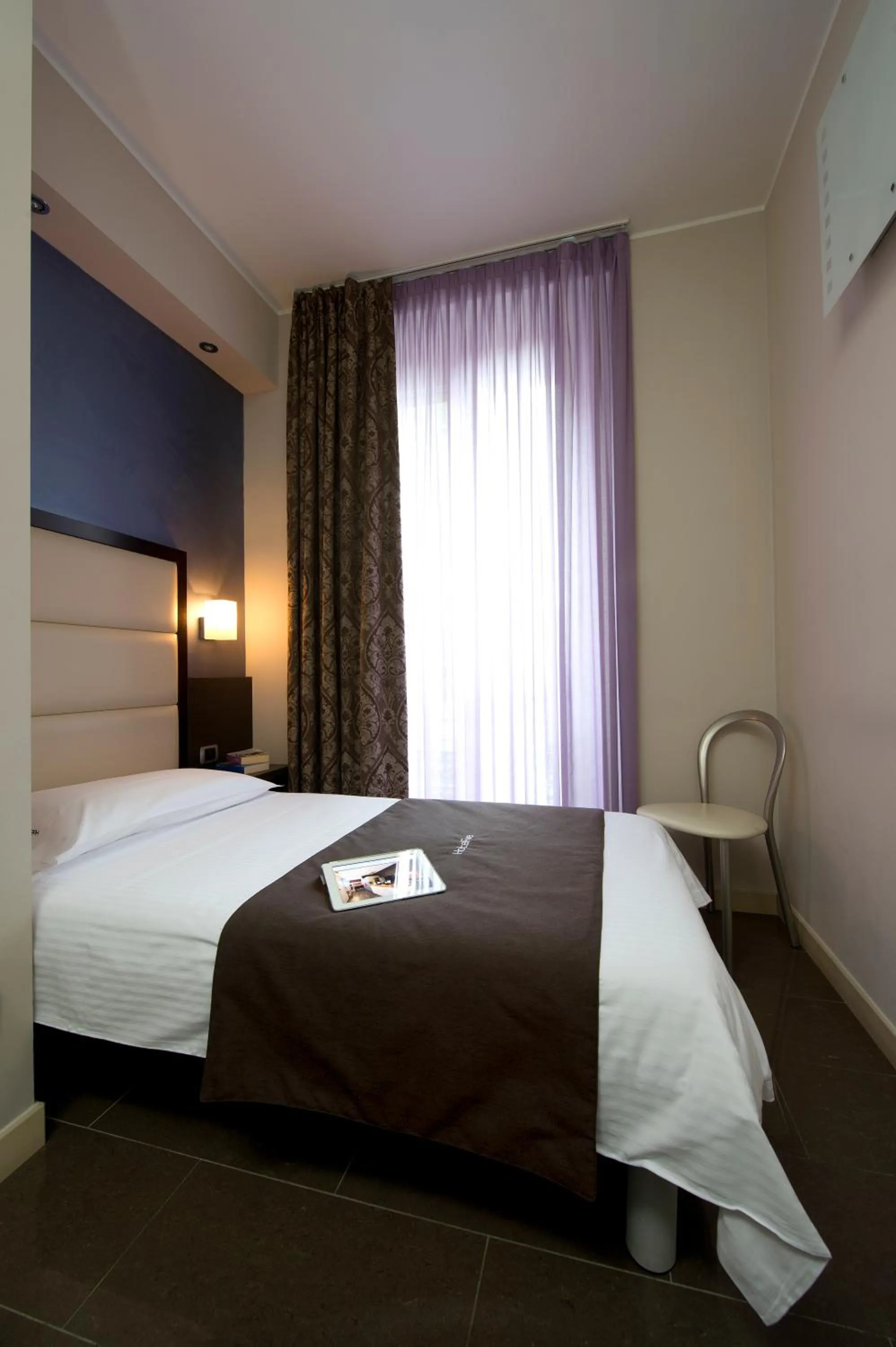 Photo of the whole room, Bed in Hotel Five