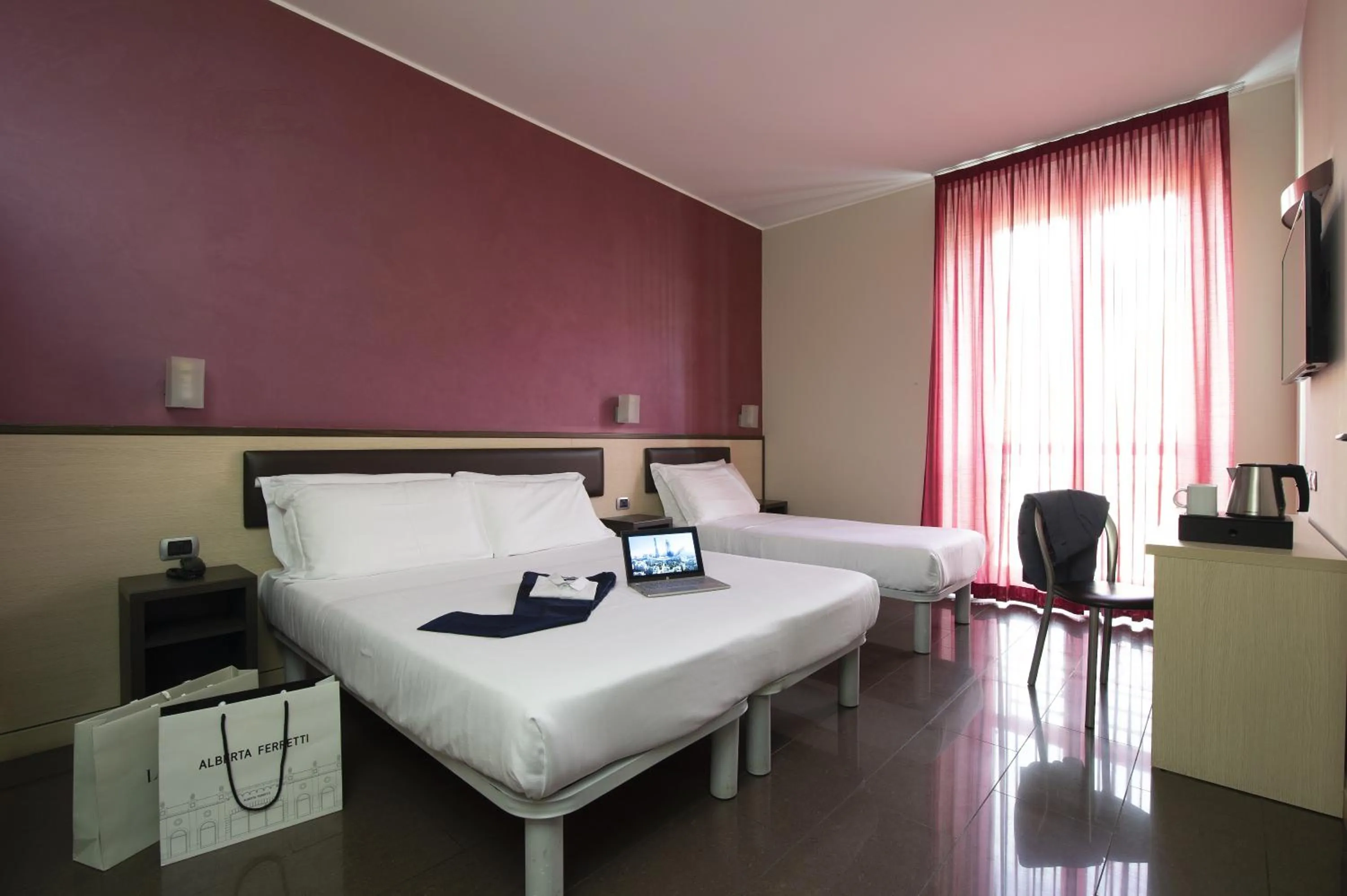 Bedroom, Bed in Hotel Five