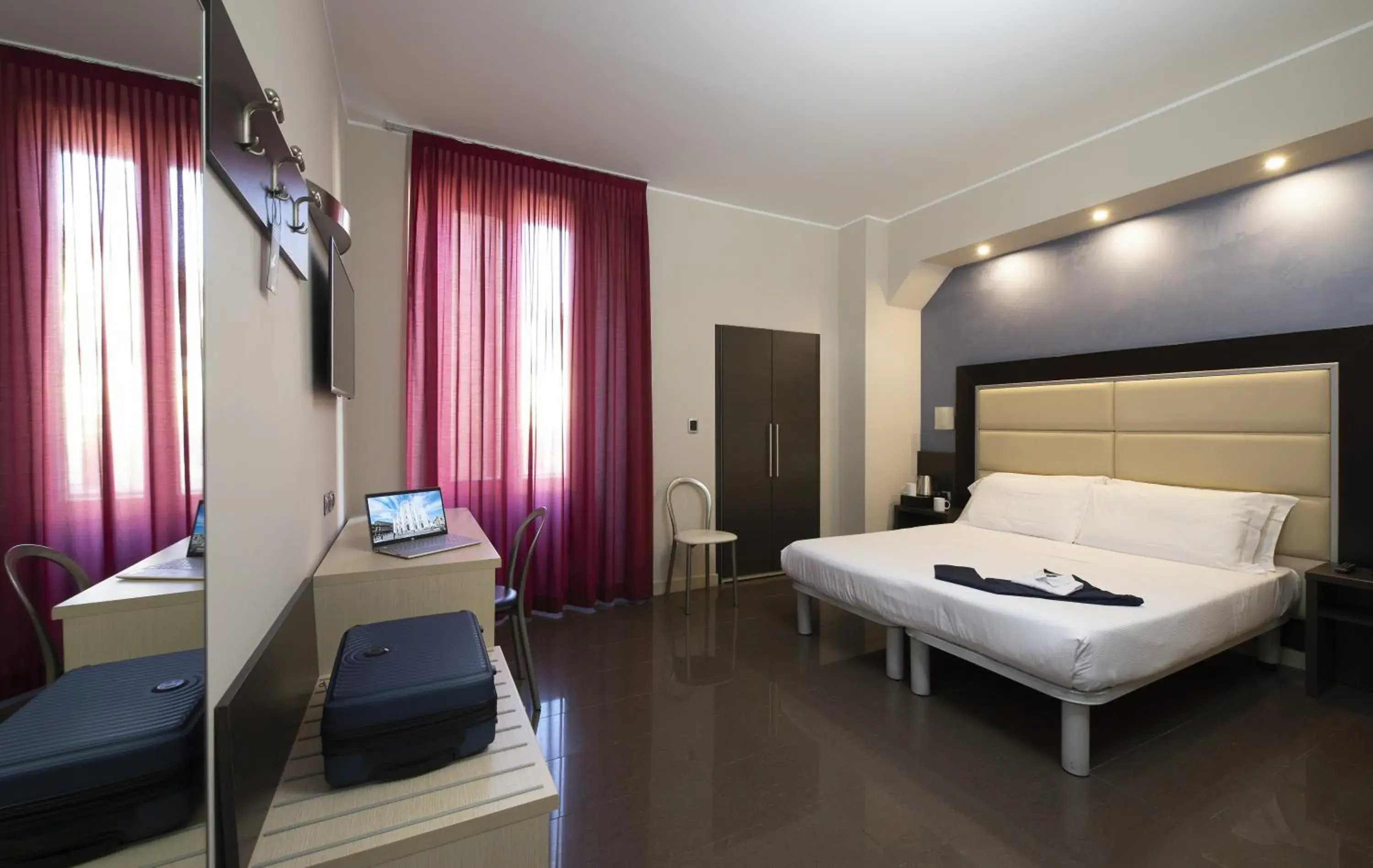 Twin Room in Hotel Five Twin Room in Hotel Five