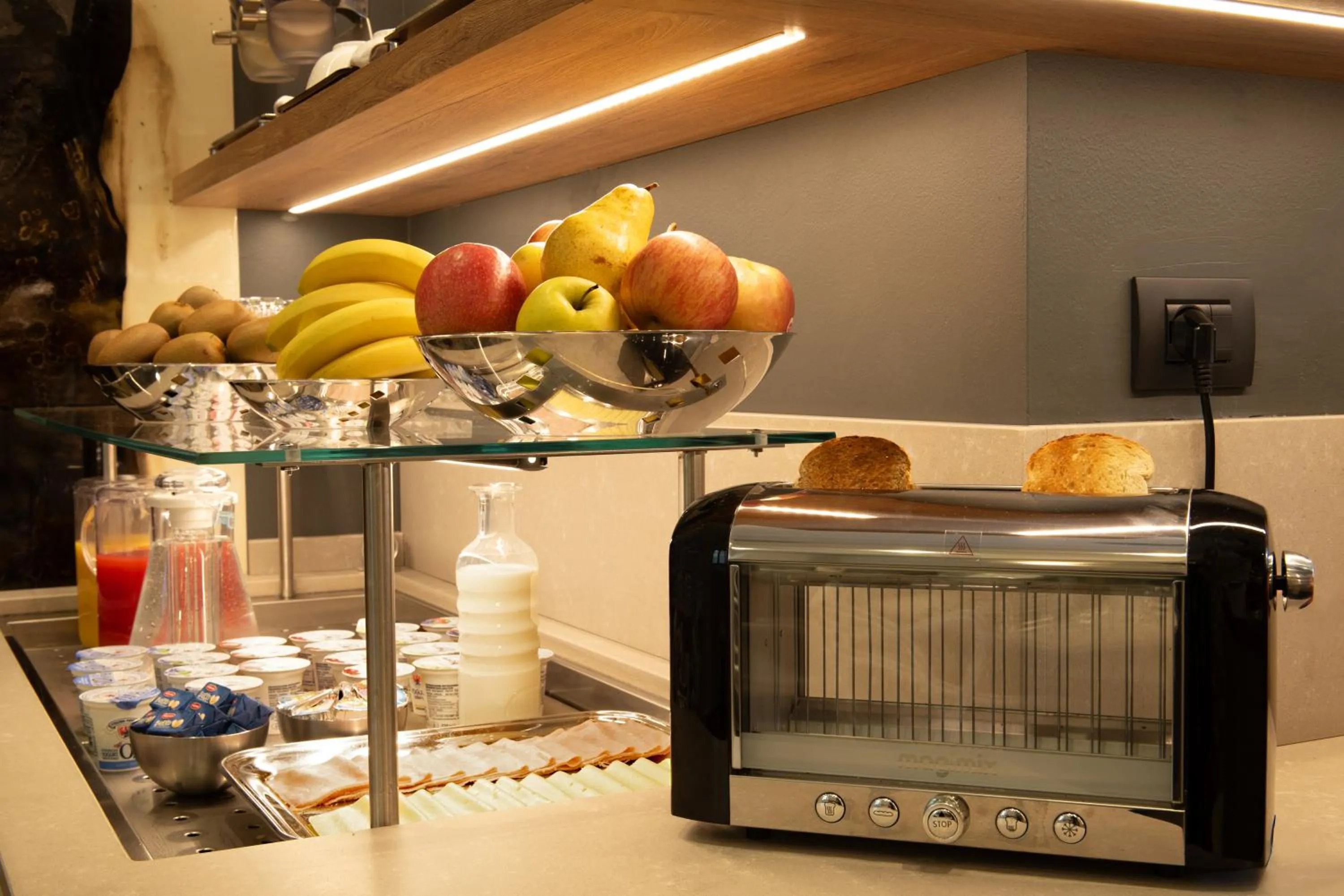 Breakfast in Hotel Five