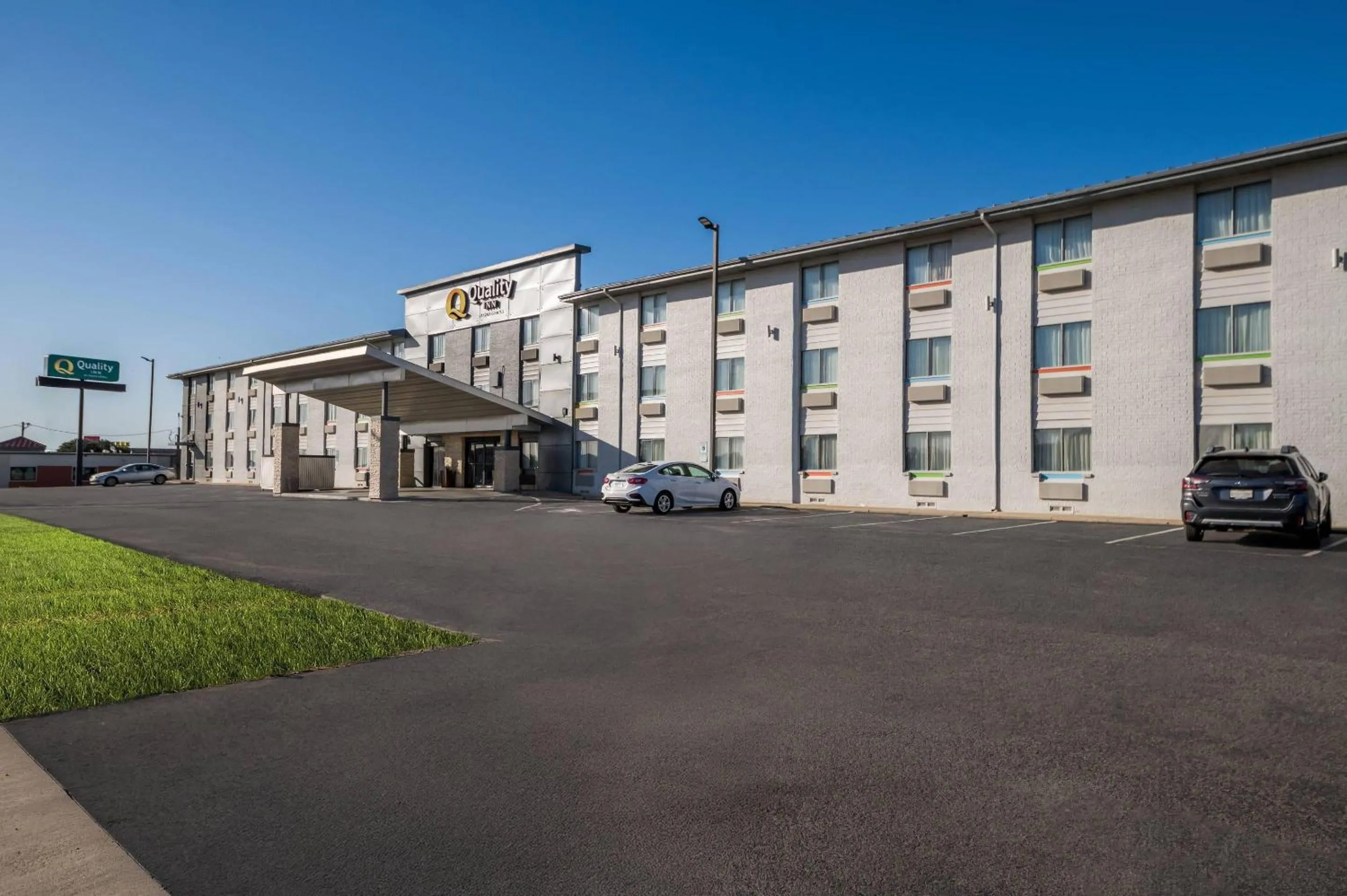 Property building in Quality Inn - Denton