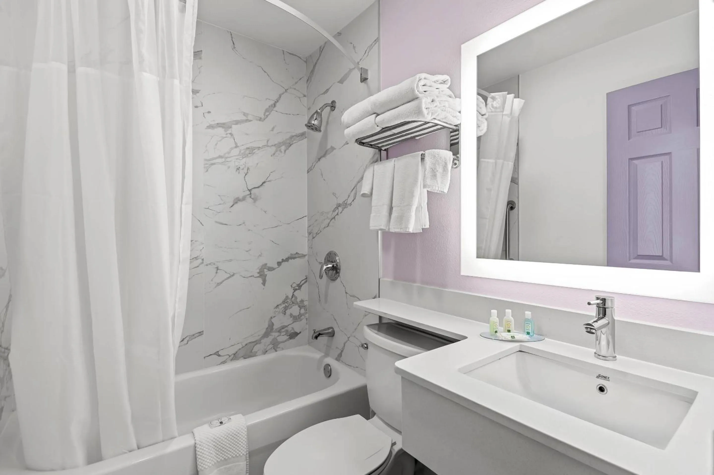 Bedroom in Quality Inn - Denton