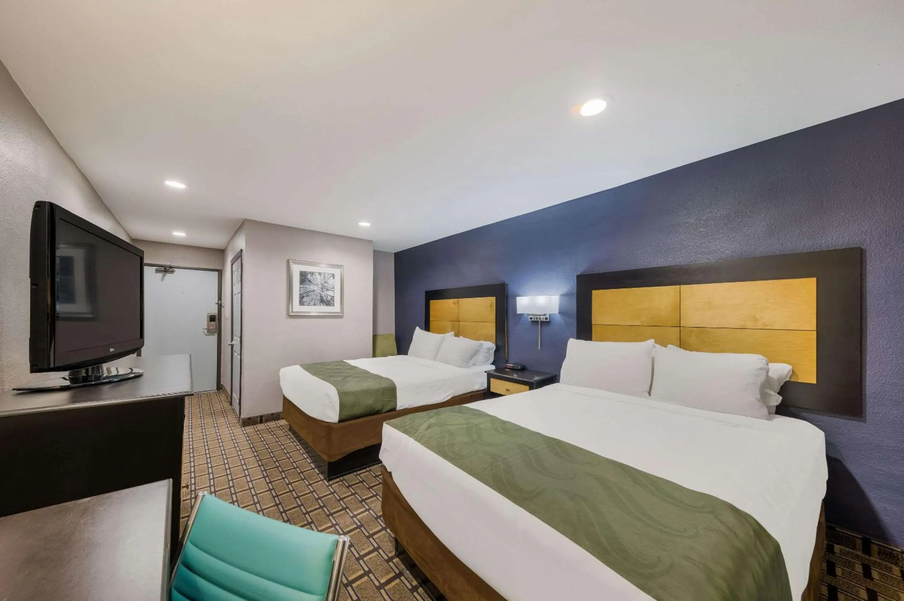 Bedroom, Bed in Quality Inn - Denton