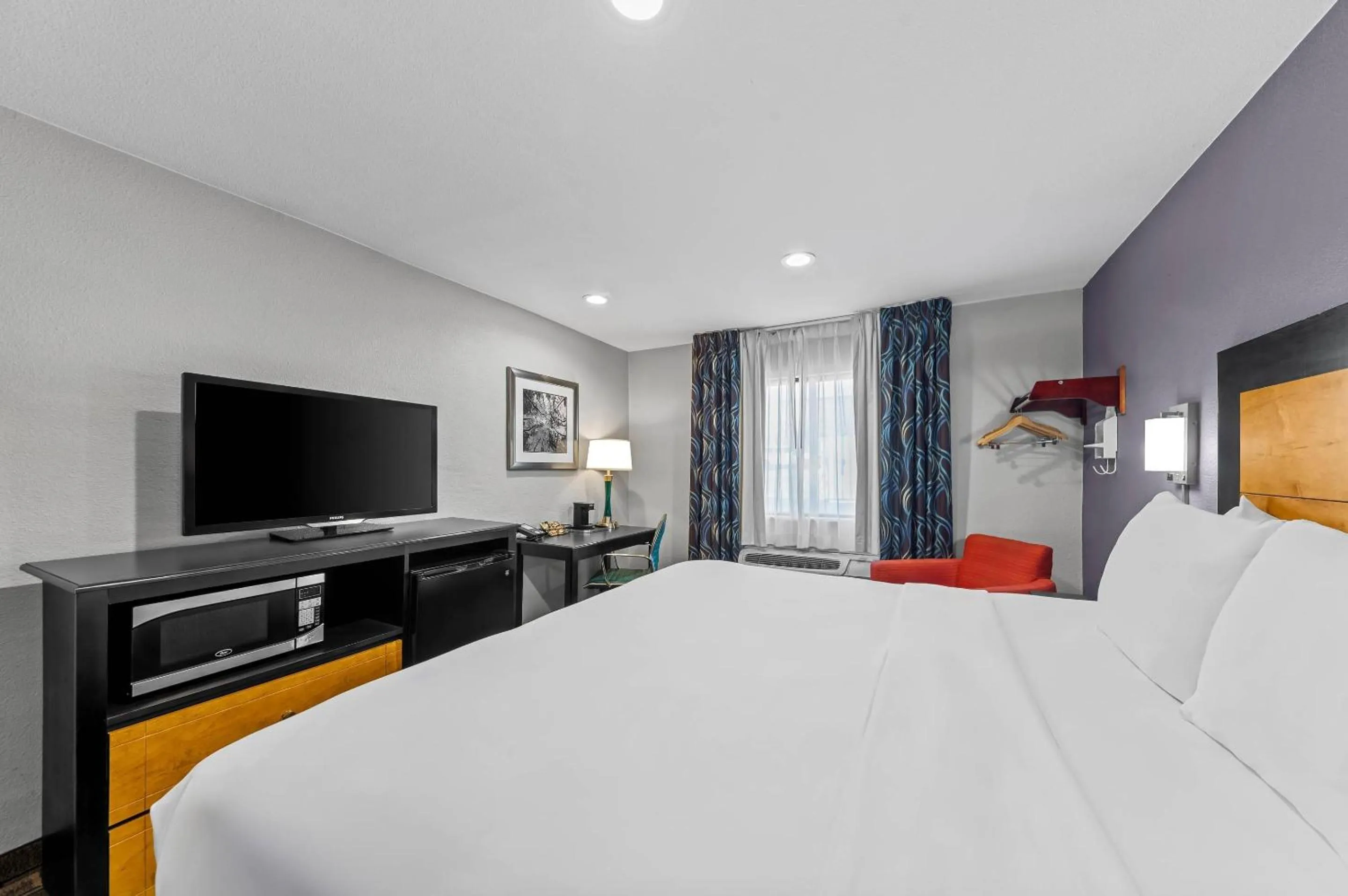 Bedroom, Bed in Quality Inn - Denton