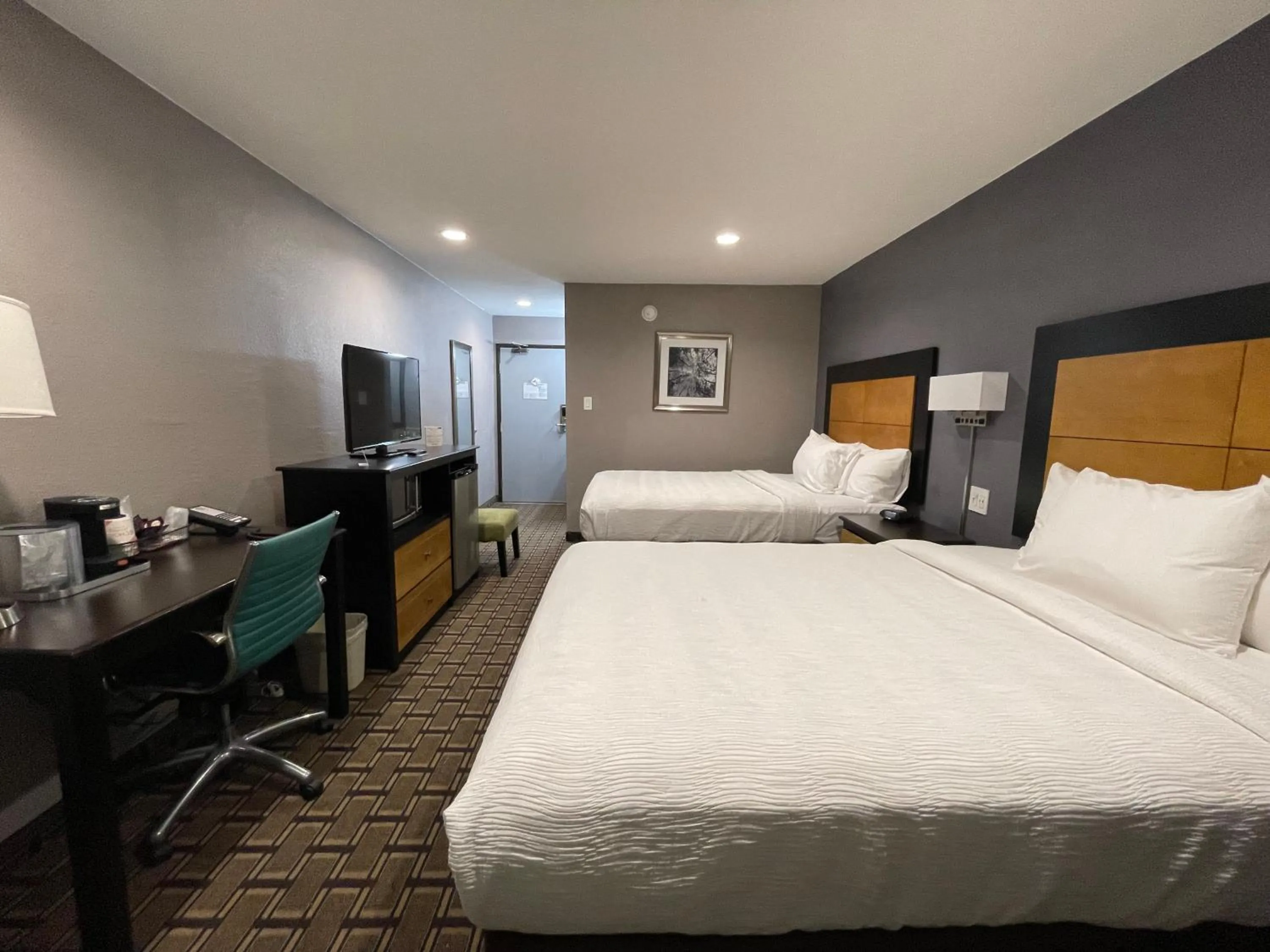 Photo of the whole room, Bed in Quality Inn - Denton