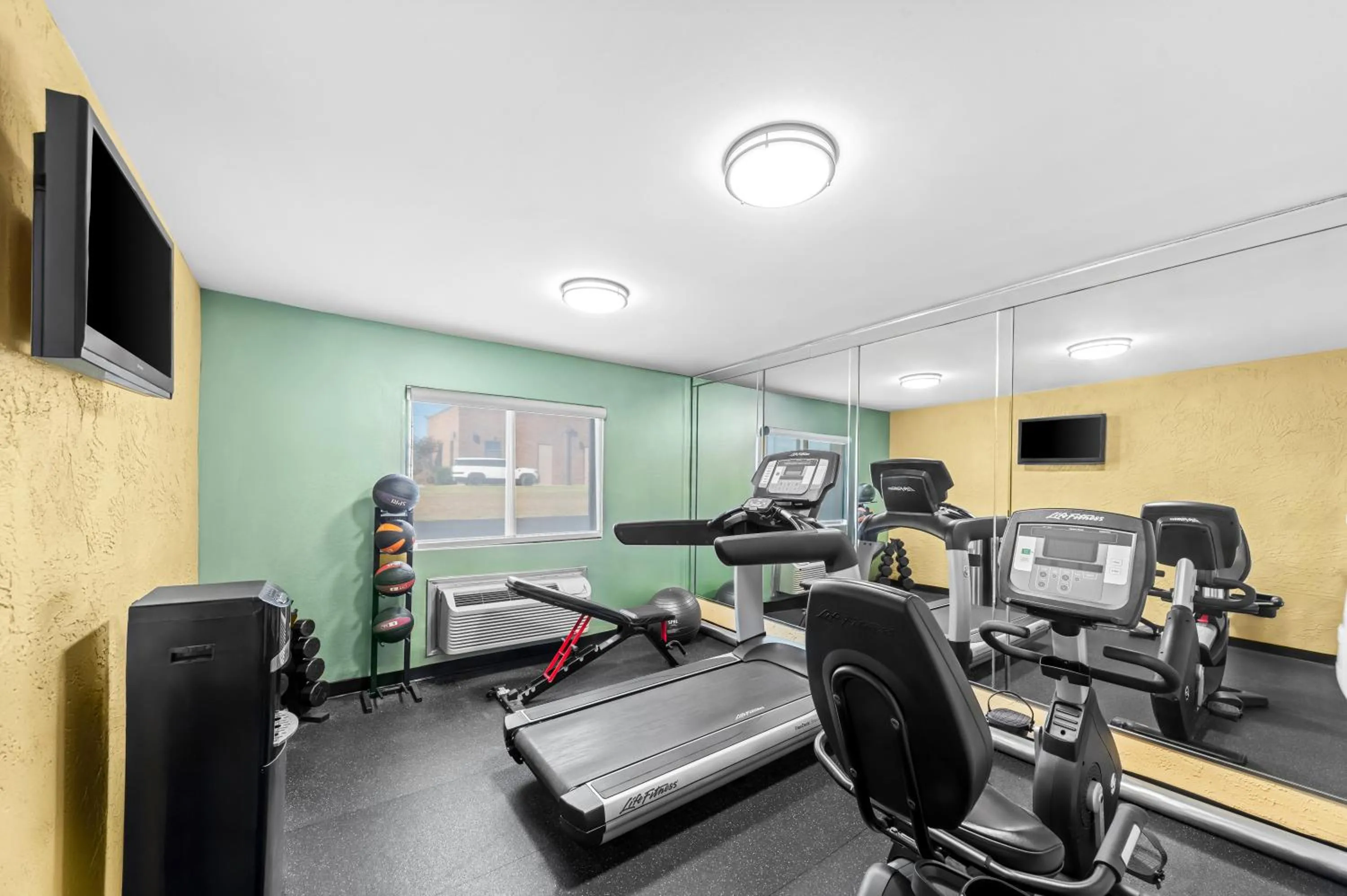 Fitness centre/facilities in Quality Inn - Denton