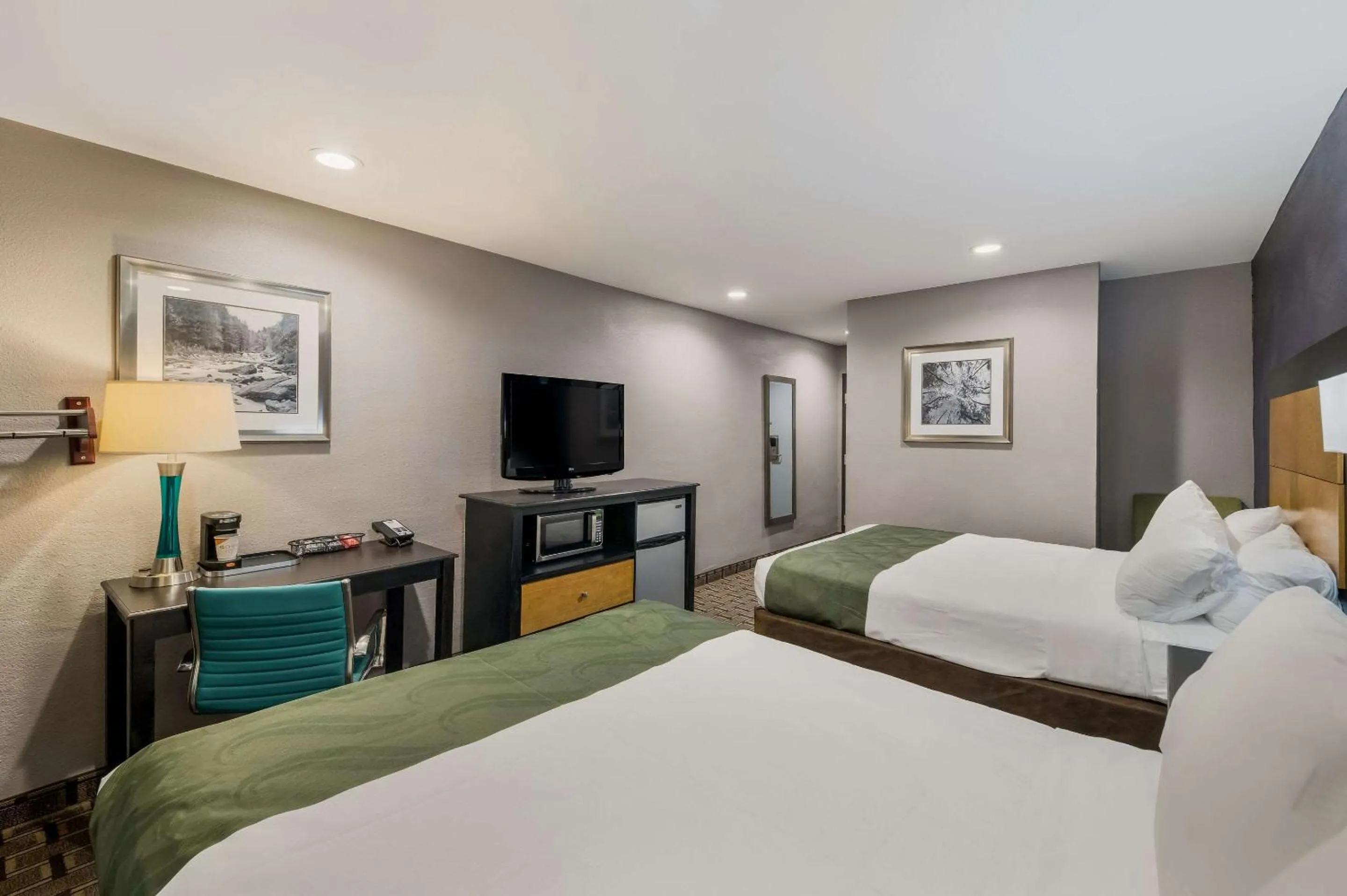 Bedroom, Bed in Quality Inn - Denton